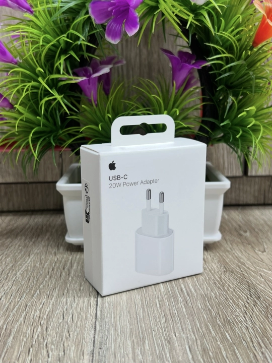 Зарядка для iPhone 20W быстрое зарядное устройство USB-C iPhone 11 ,12,13,14,15,16,17