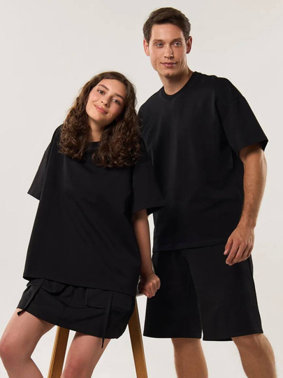 Erkaklar uchun ham, ayollar uchun ham mos katta o‘lchamdagi oddiy unisex futbolka, 1 dona