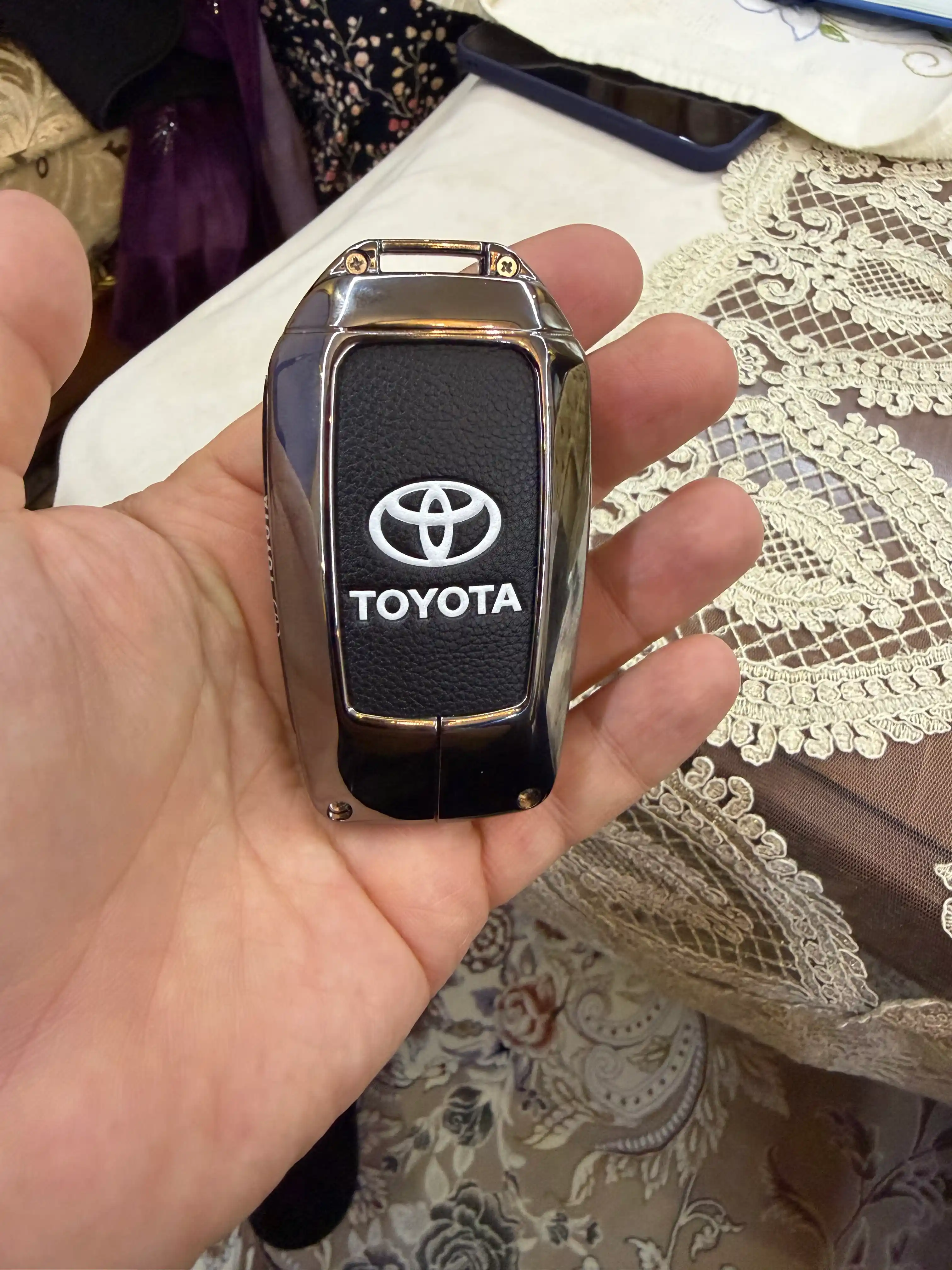 Toyota avtomobili kaliti uchun metal va kojadan qilingan g'ilof
