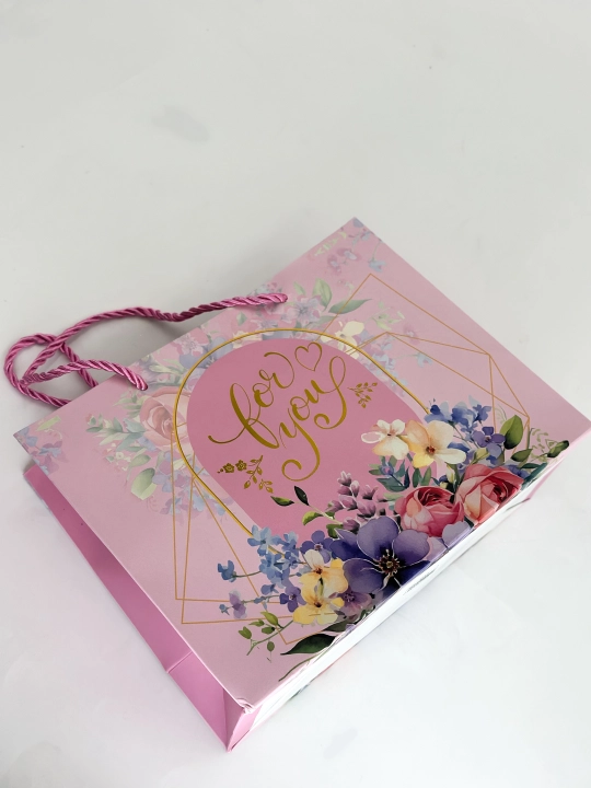 Sovg'a uchun paketlar, 8-mart uchun, podarka uchun