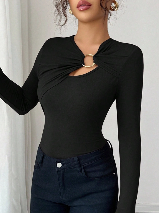 Женский лонгслив облегающий с вырезом на плече - EllyFashion