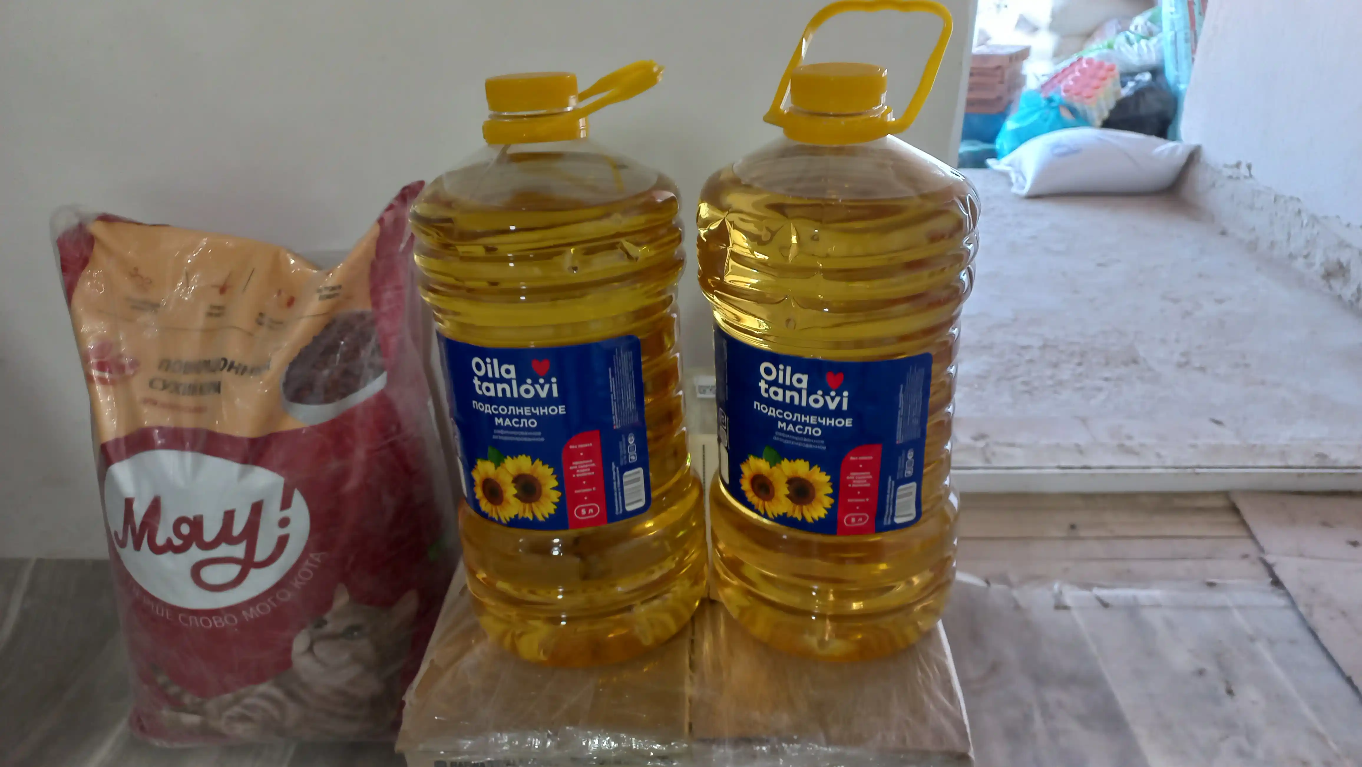 Oila tanlovi kungaboqar yog‘i, tozalangan va hidlari yo‘qotilgan, 5 litrdan 6 dona.