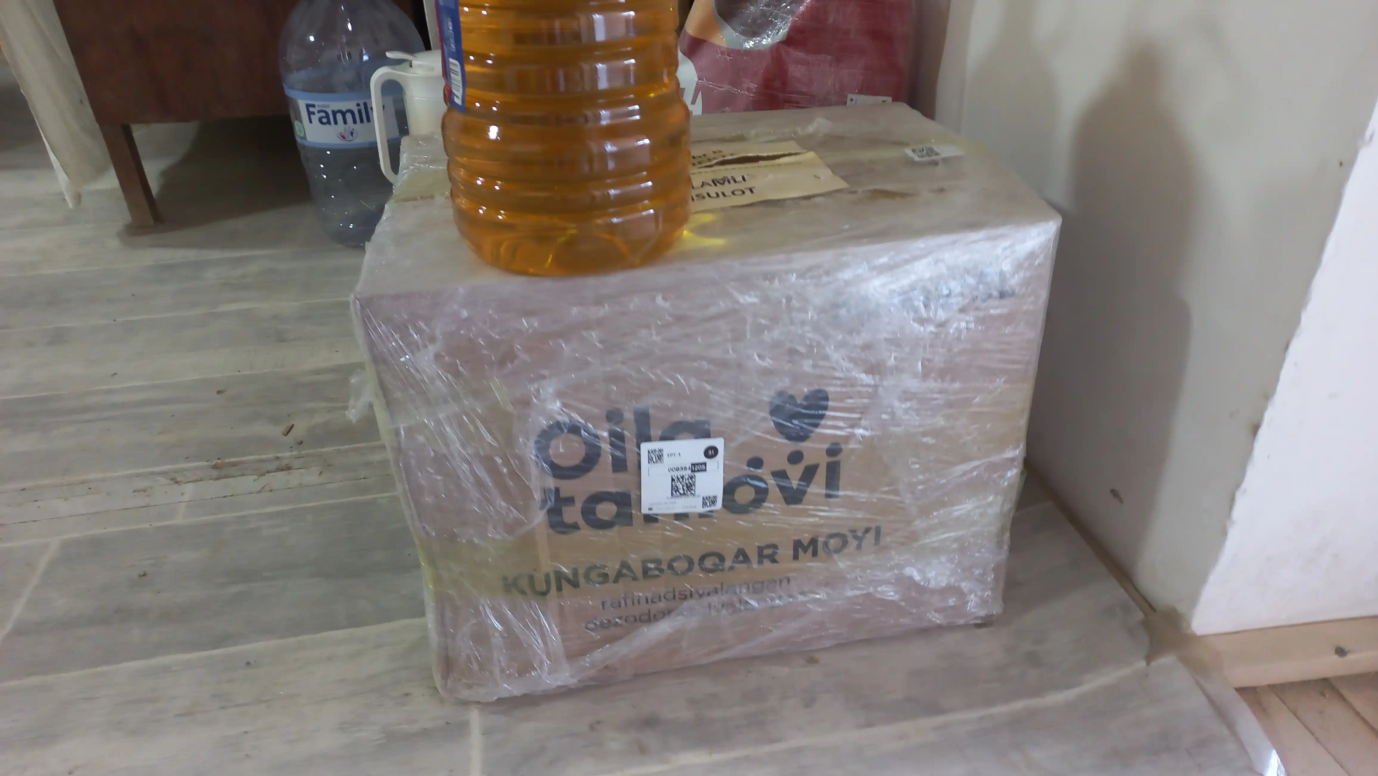Oila tanlovi kungaboqar yog‘i, tozalangan va hidlari yo‘qotilgan, 5 litrdan 6 dona.