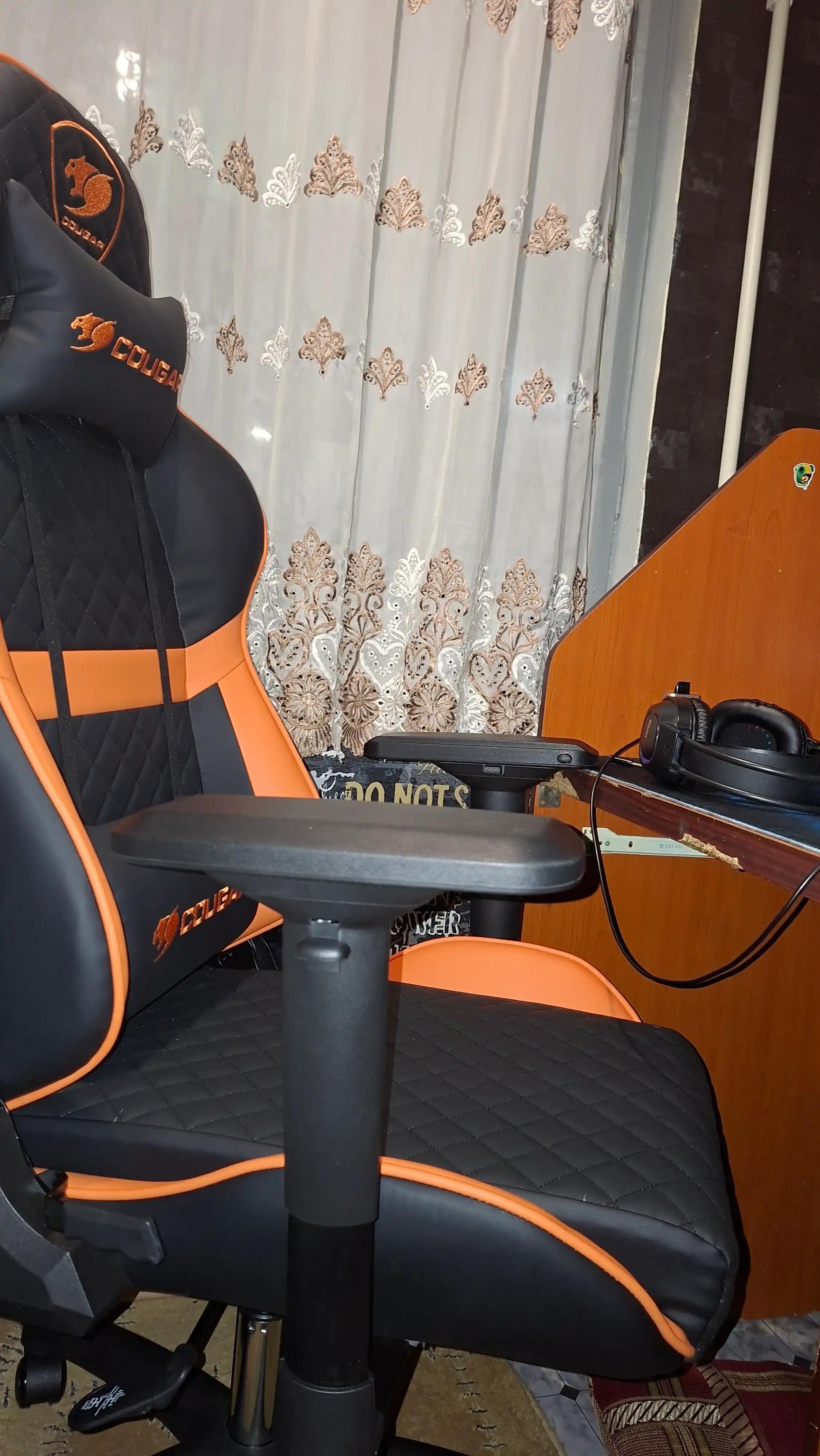 Игровое кресло Cougar Armor ONE, облегающий дизайн, с высокой спинкой