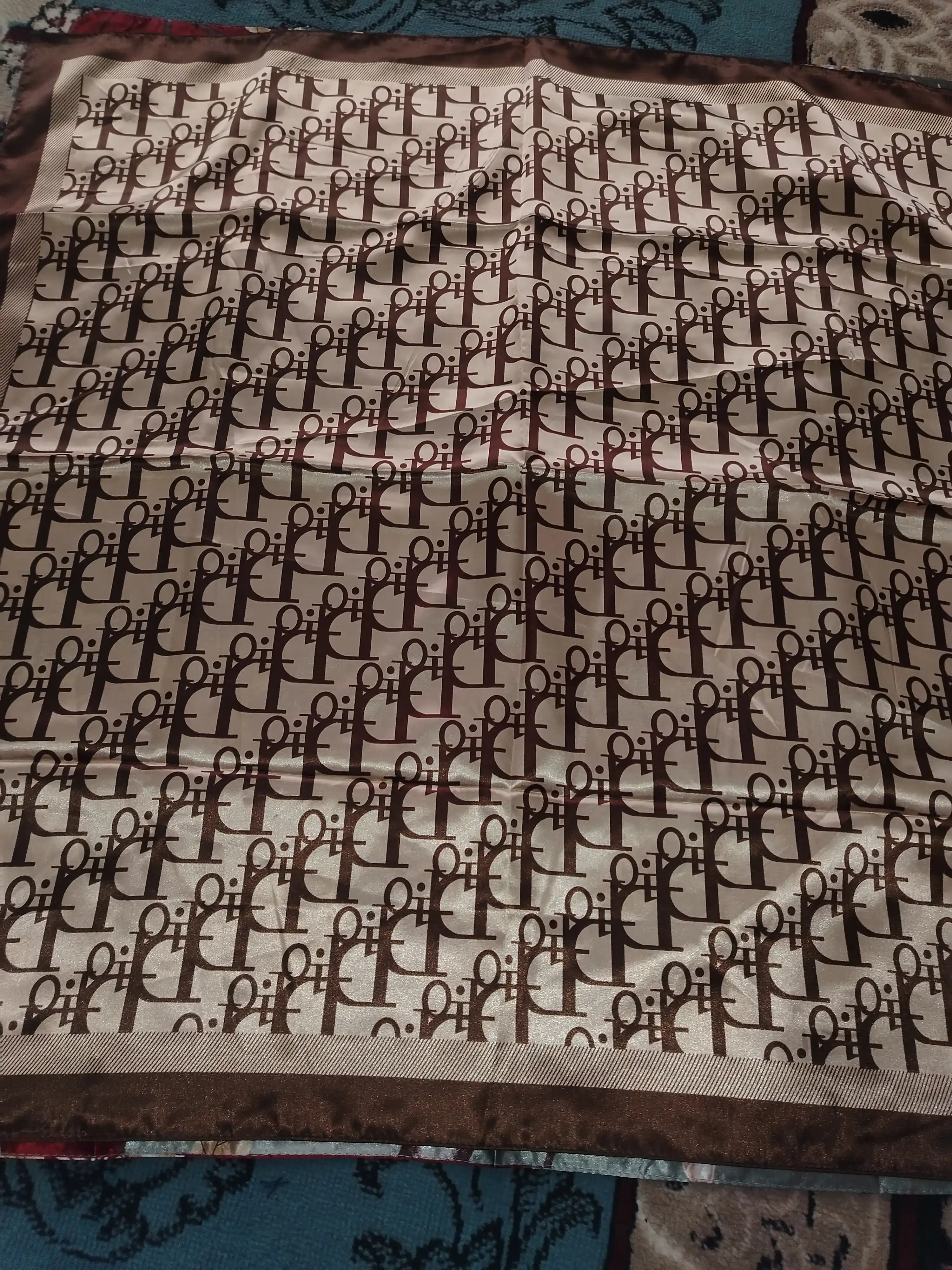 Ayollar va qizlar uchun paxtali ro‘mollar, sharflar va hijoblar, 90 x 90