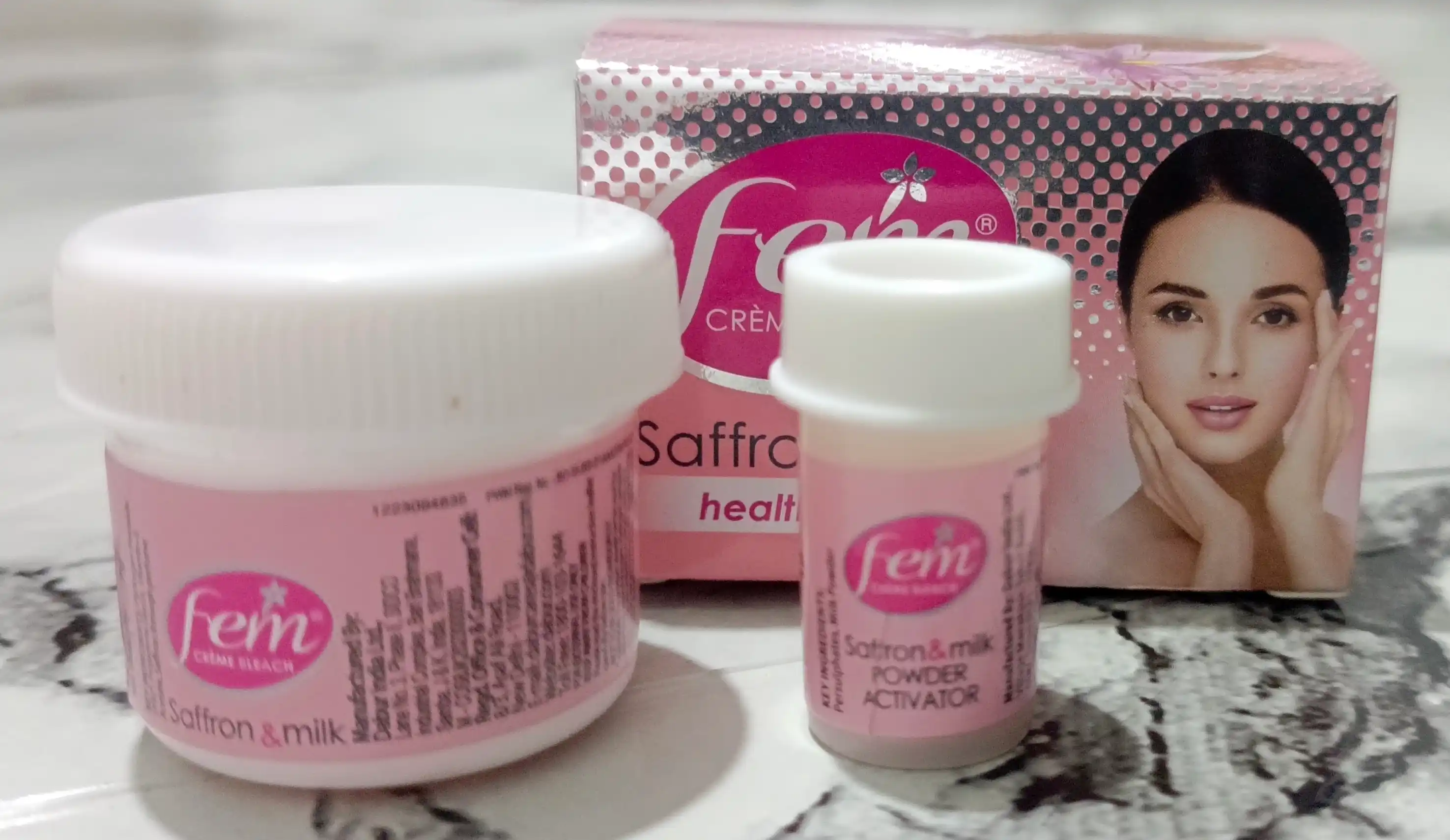 Fem Saffron & Milk oqartiruvchi krem, yuz va qosh tuklarini oqartirish uchun 8 gram