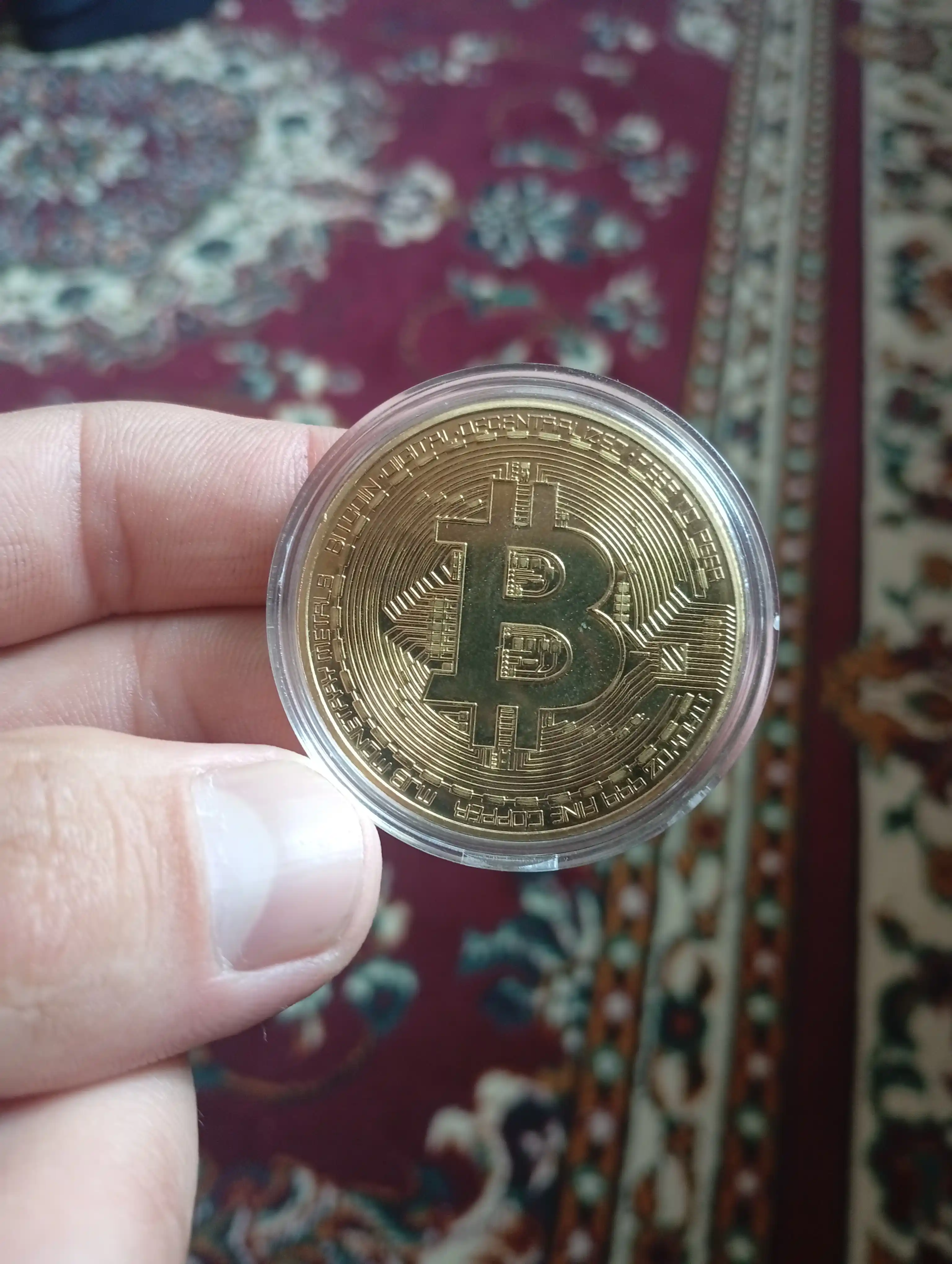 Suvenir "Bitcoin" tangasi, kriptovalyuta plastik idishda