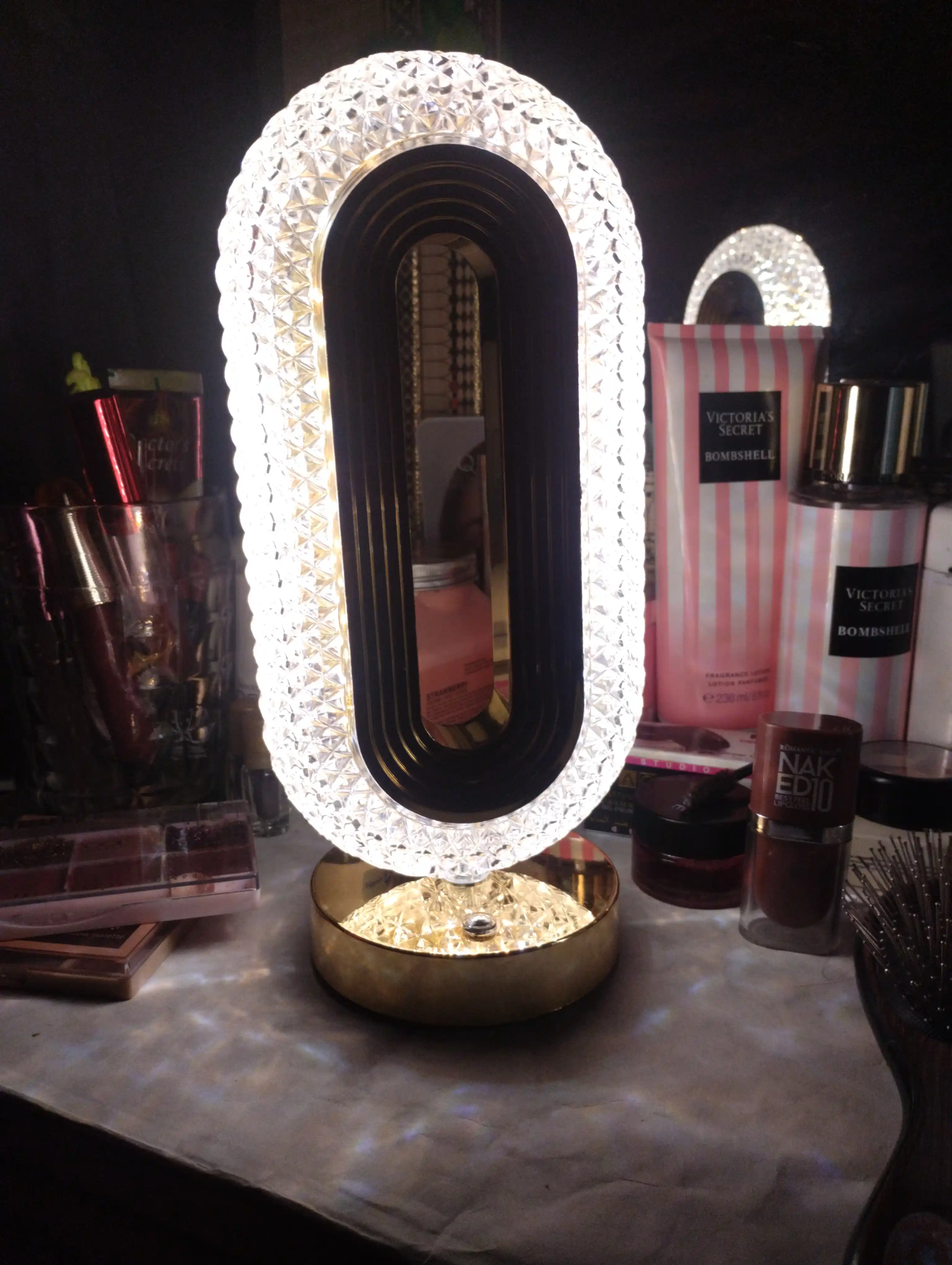 Tungi chiroq, yorug‘lik diodli LED, lampa