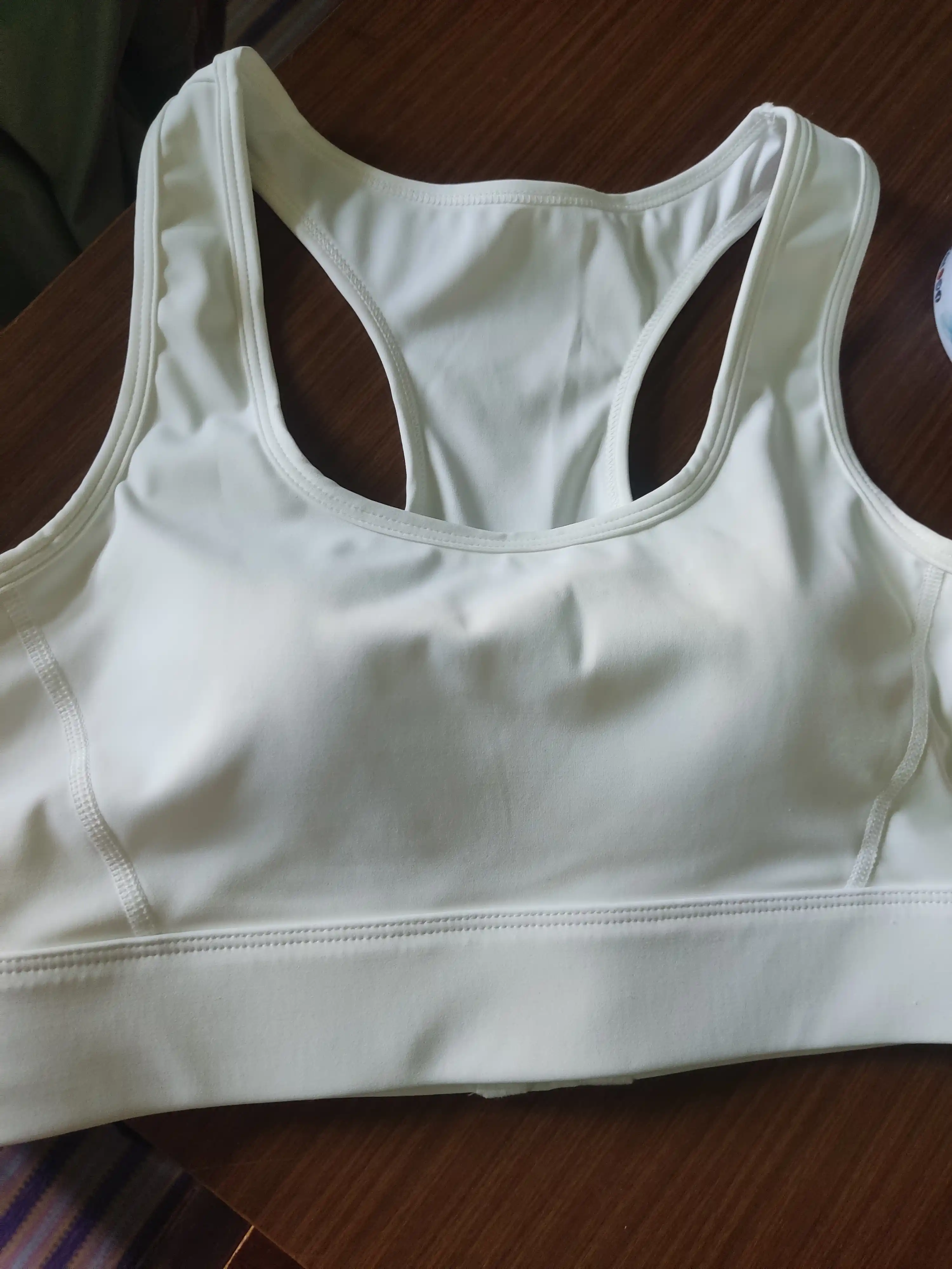 Ayollar sport topi Kioko. Olinadigan chashkali sport to'pi. Ayollar spor kiyimi