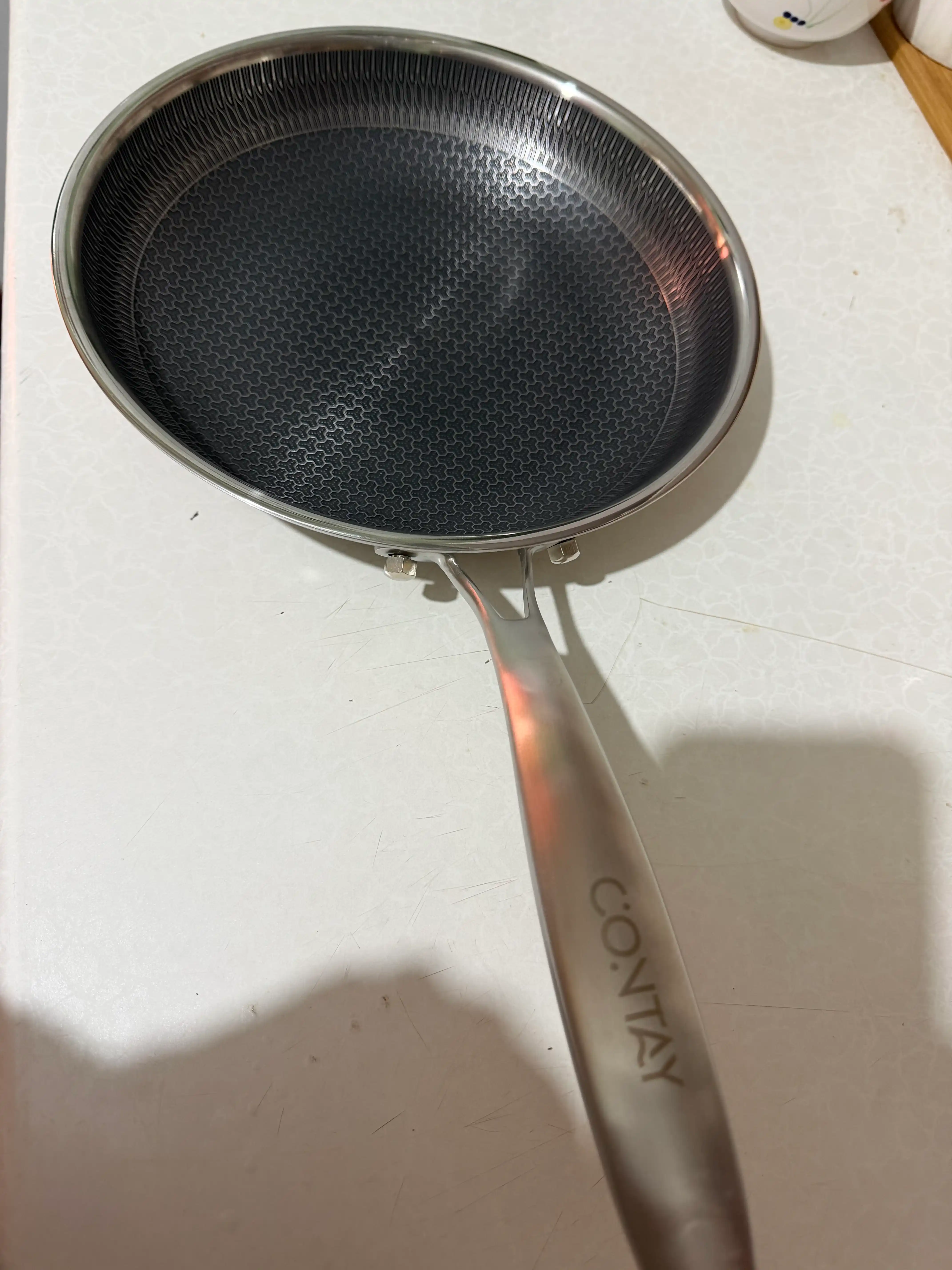 Tova 24 sm — zanglamaydigan po‘lat, Hexagon qoplama, shisha qopqoqli (skovorodka)