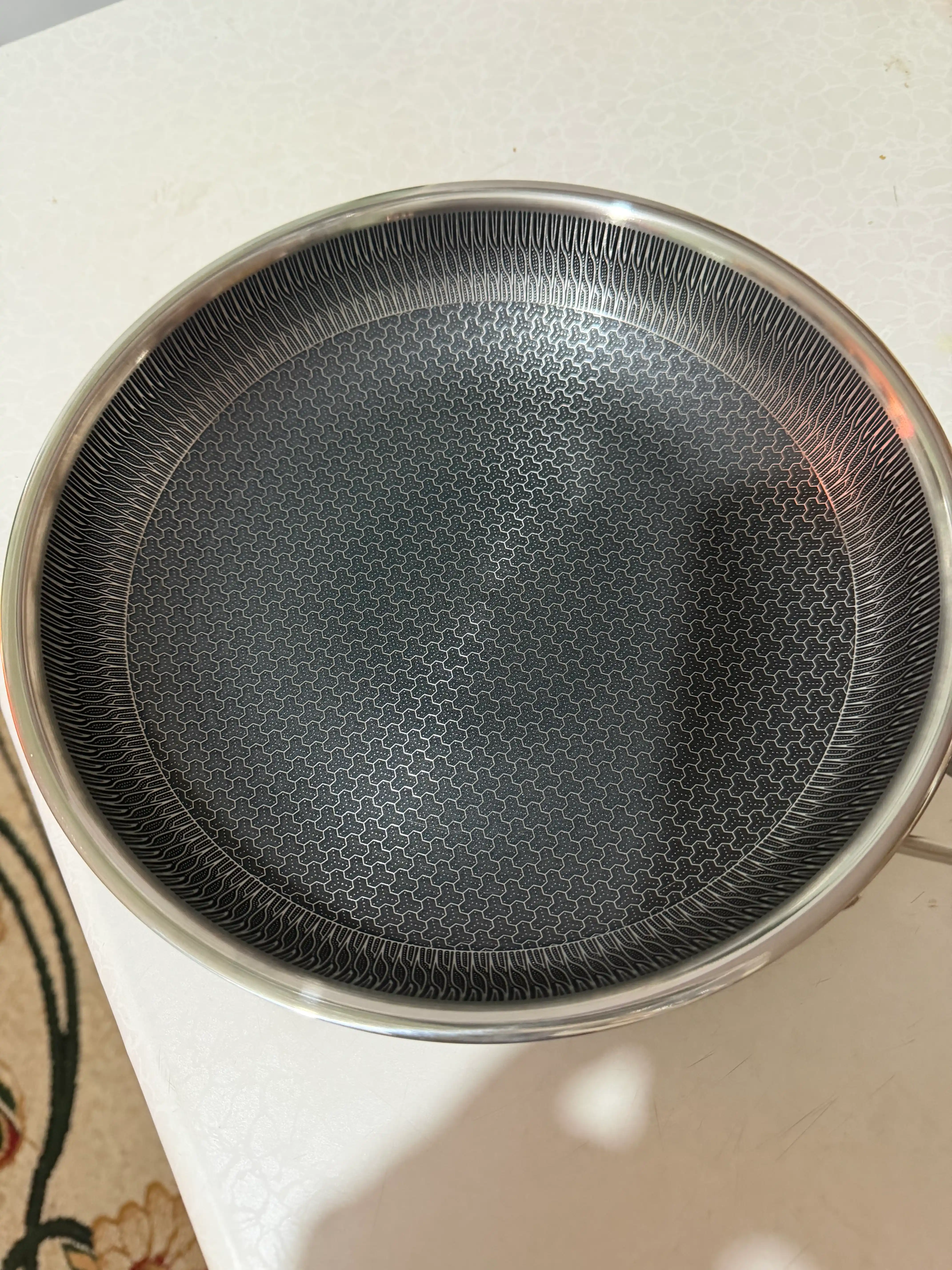 Tova 24 sm — zanglamaydigan po‘lat, Hexagon qoplama, shisha qopqoqli (skovorodka)