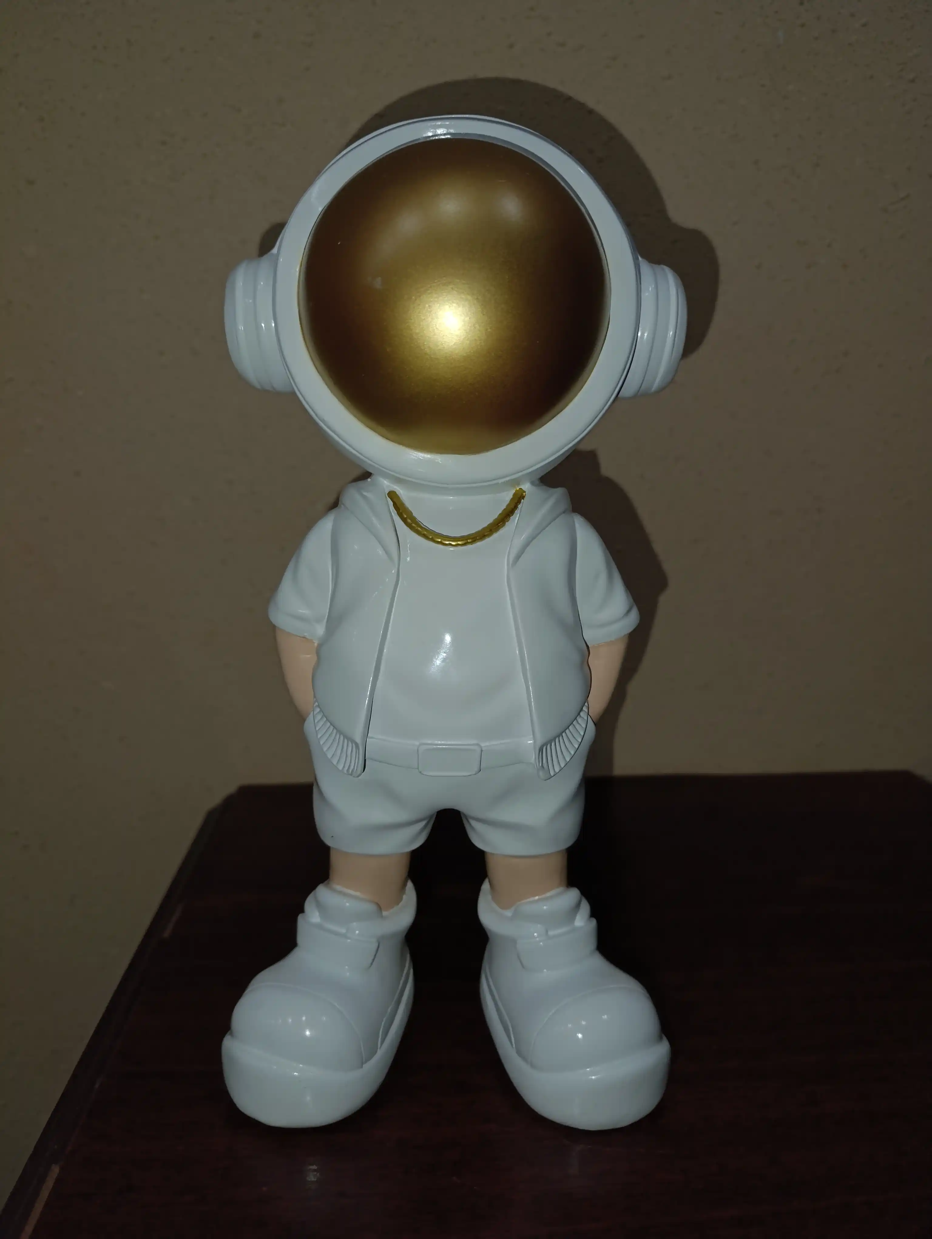 Dekorativ figurka — kosmonavt va kolonka, Bluetooth, MicroUSB, kosmonavt shaklidagi kolonka