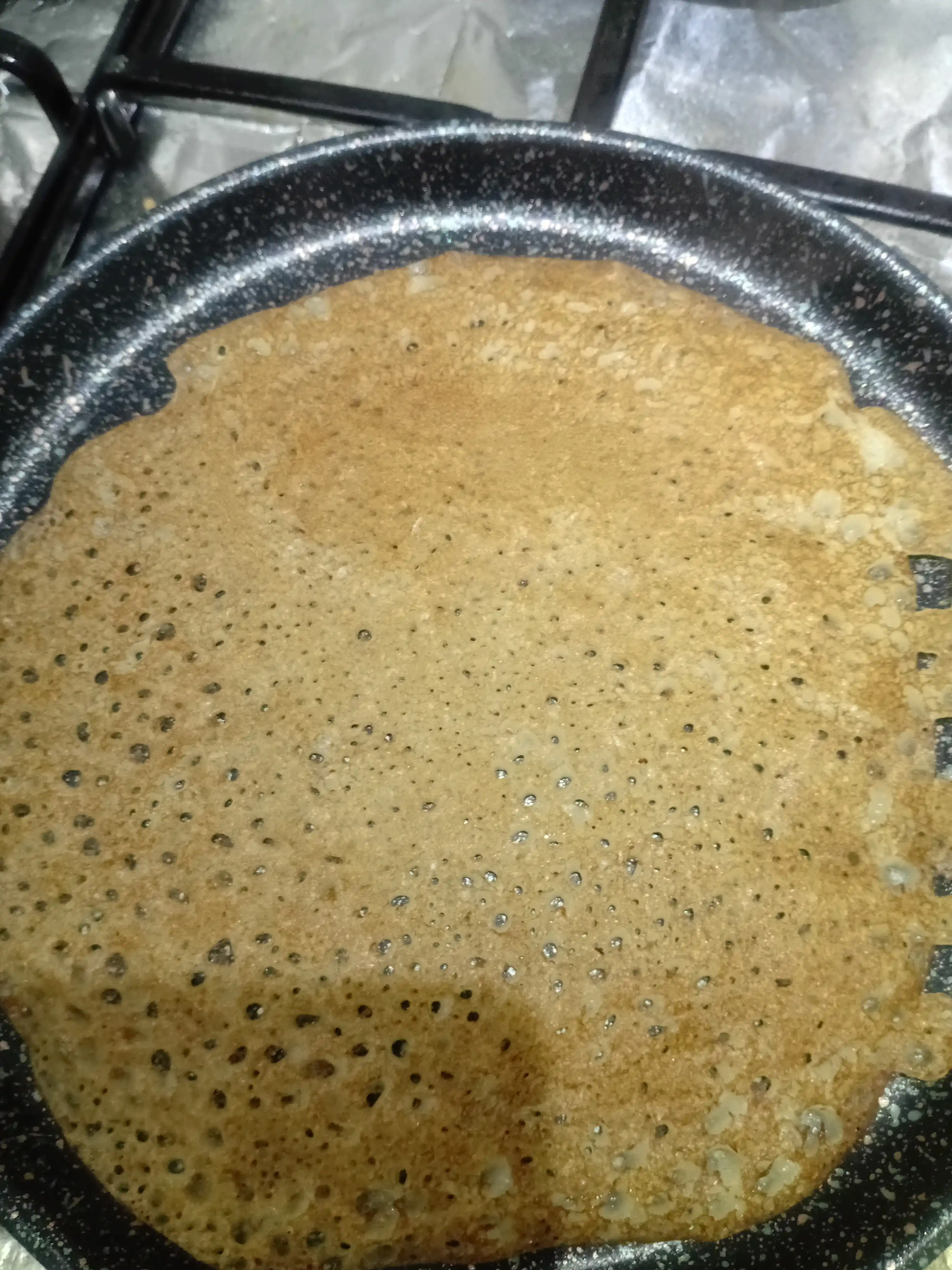 Kukmara Granit Ultra blinchik skovorodkasi, antipiqar qoplama, 22/24 sm, tutqichli