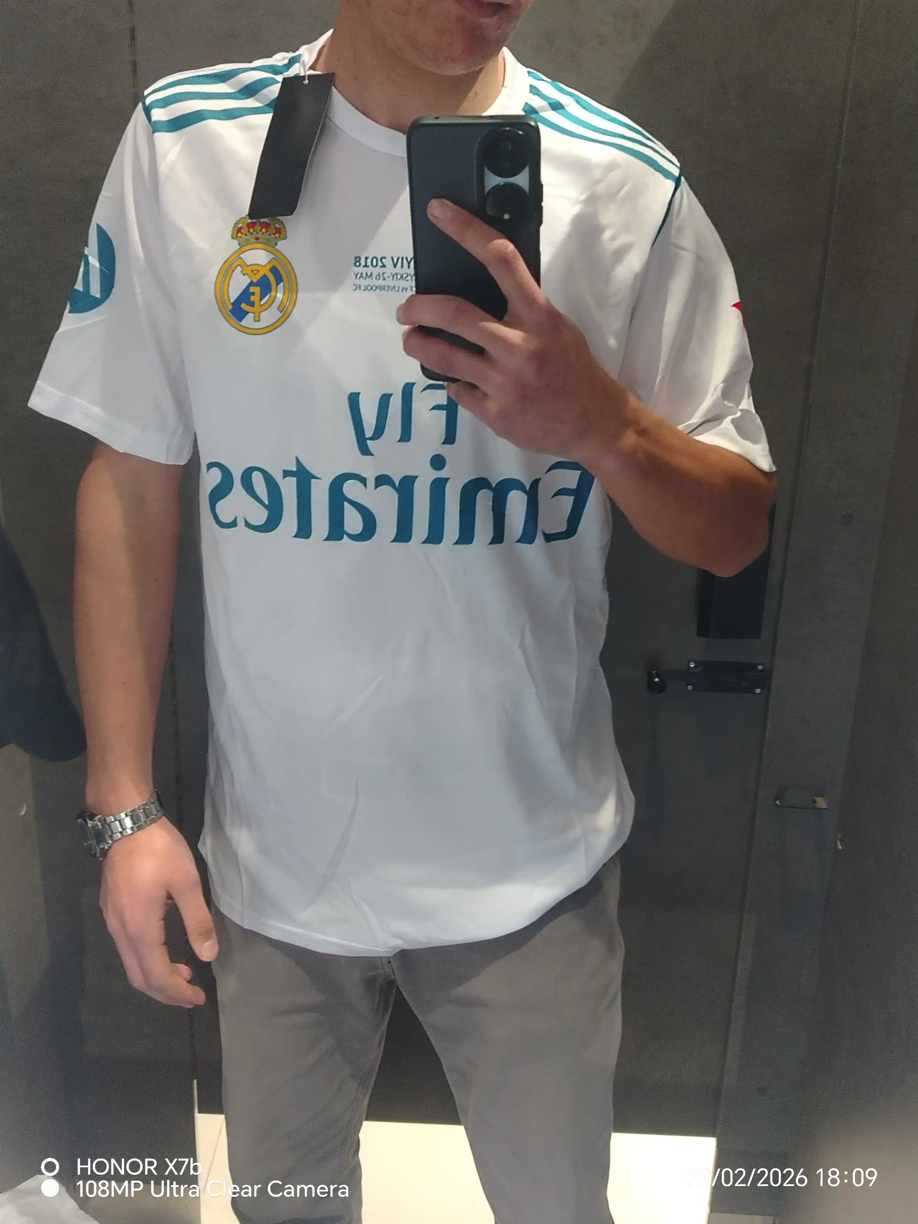 Futbol formasi ''REAL MADRID'', uy va safar uchrashuvlari uchun, 2025-26