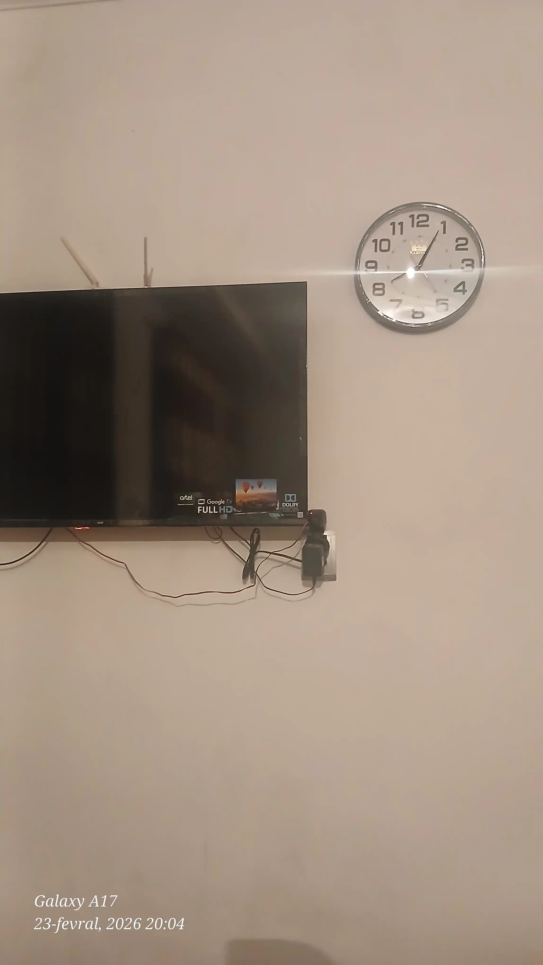 Karona, uy va ofis uchun devor soati