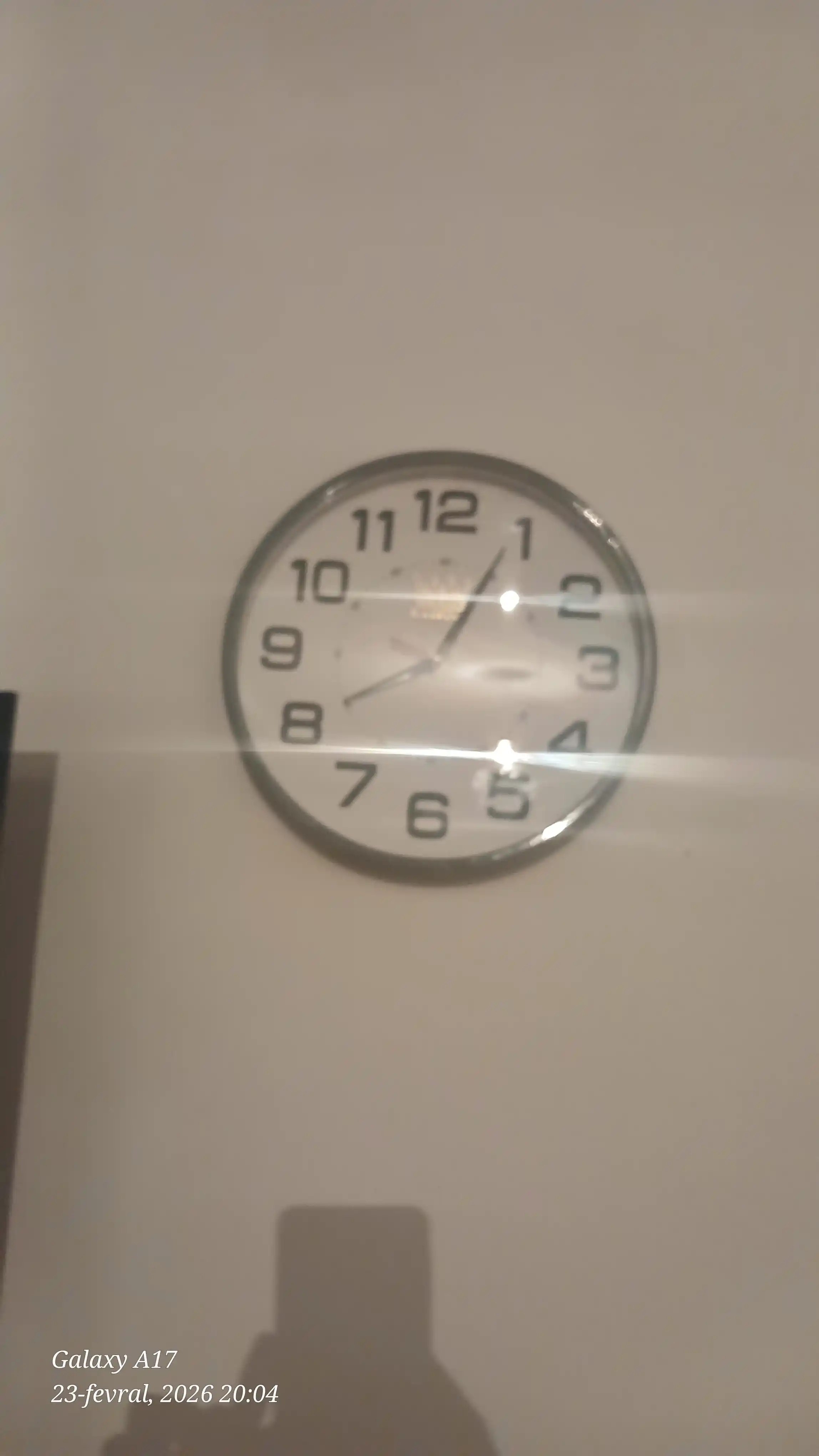 Karona, uy va ofis uchun devor soati