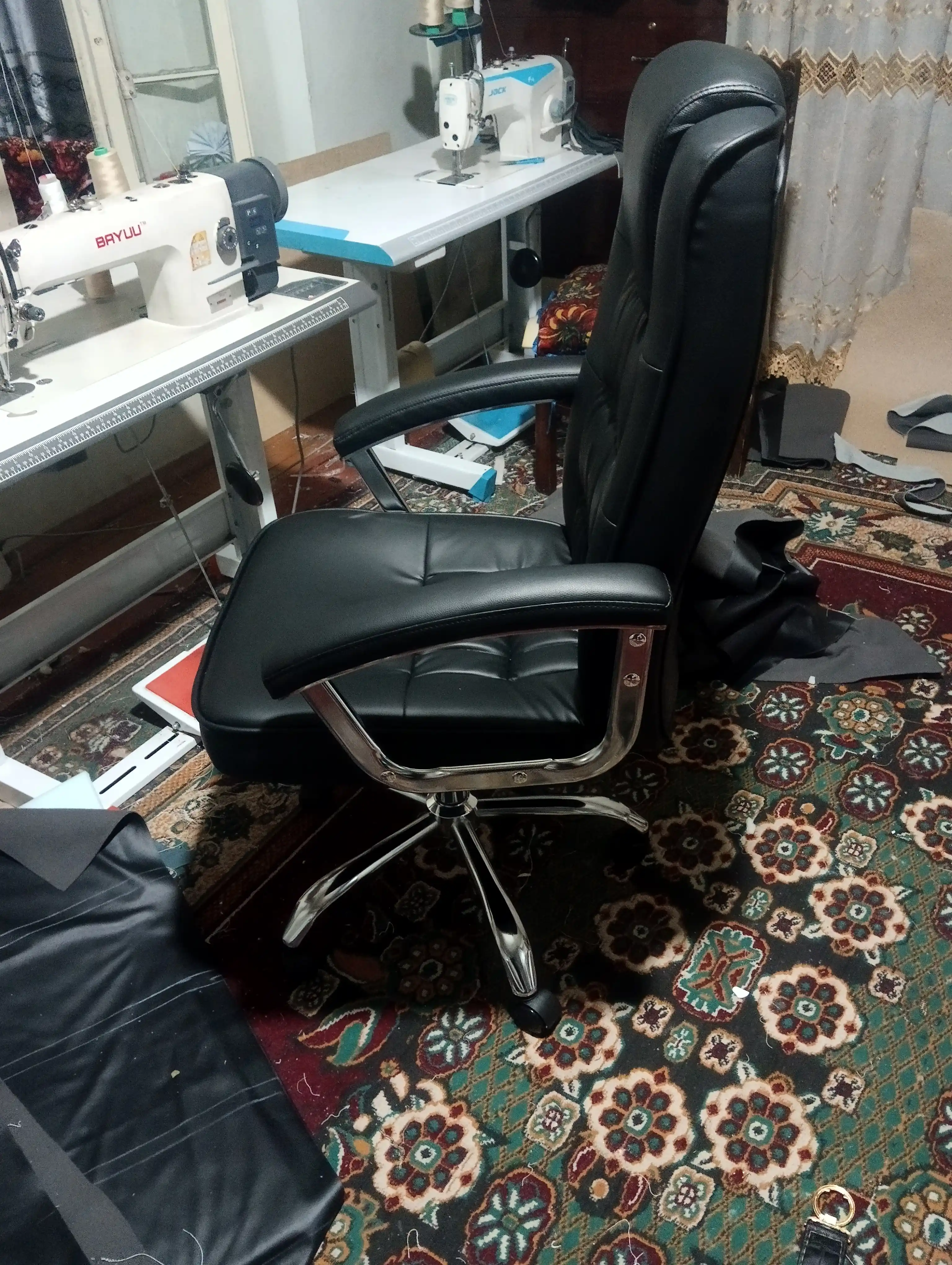 Dafna LEO CHROME charm qoplamali, g‘ildirakli ofis kreslosi