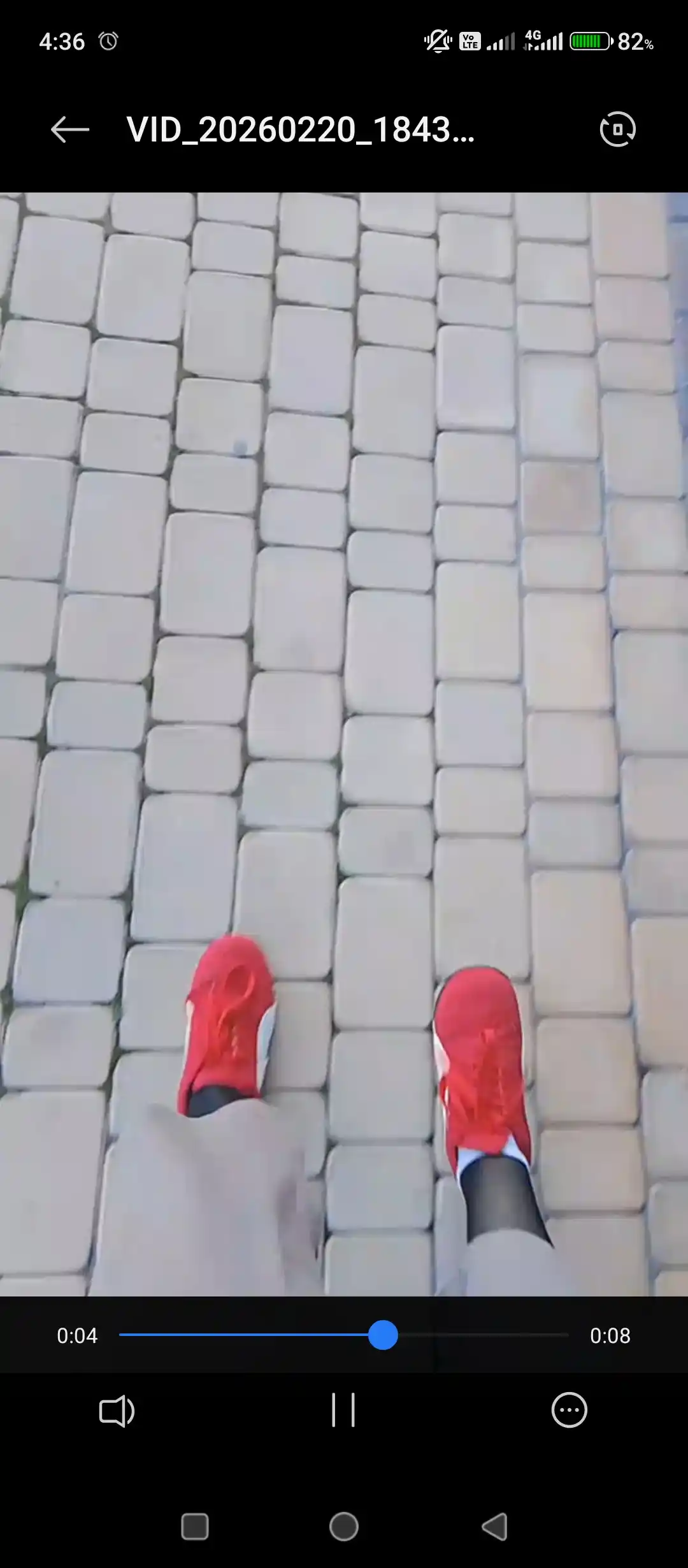 Женские спортивные кроссовки
