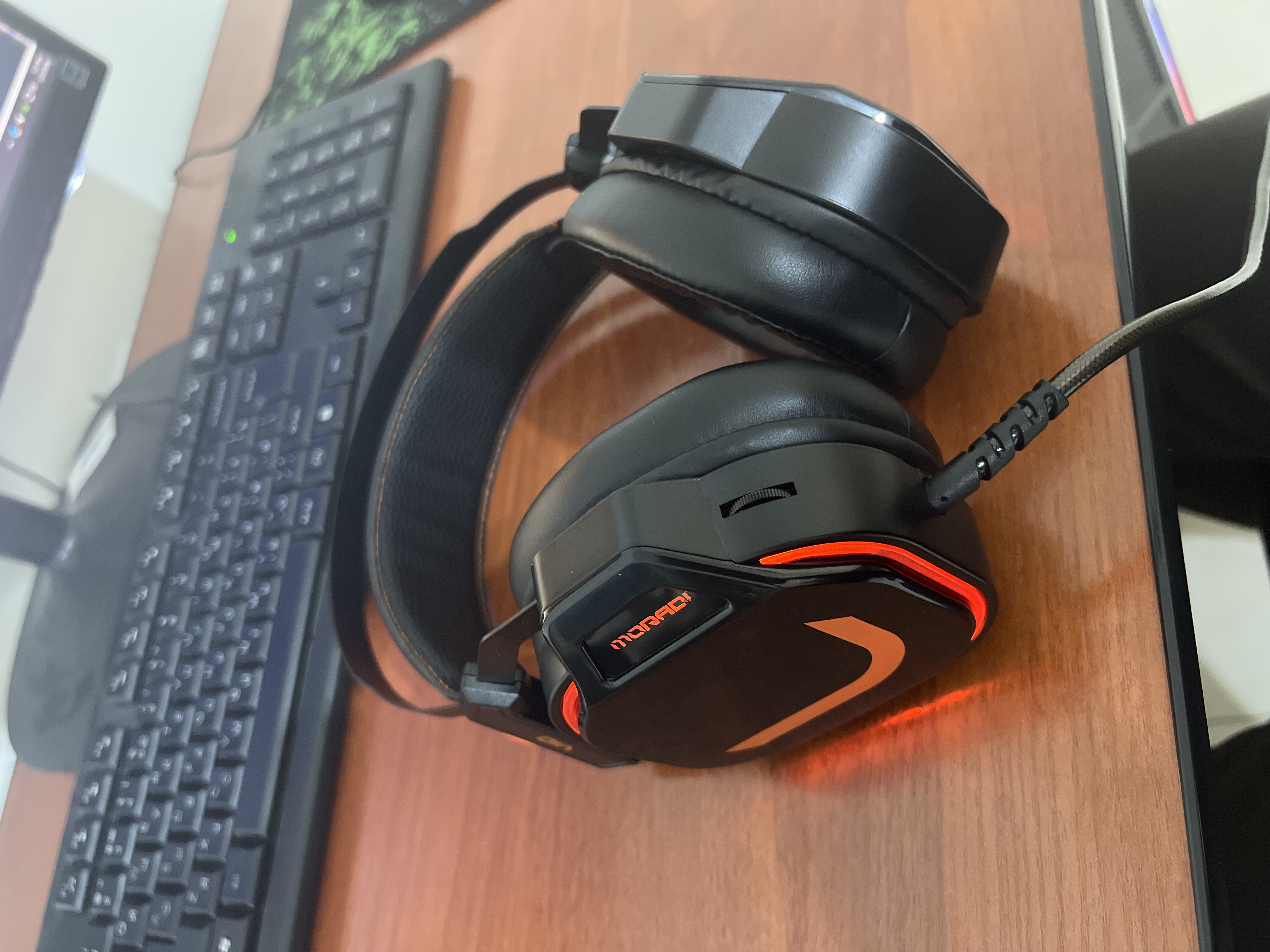 Игровая гарнитура с USB-подключением и наушники для ПК подсветкой