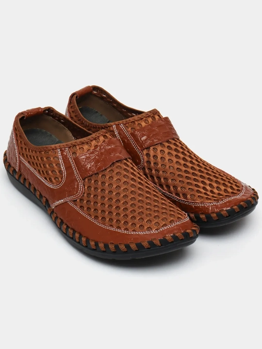 WanderFeet erkaklar kundalik tuflisi — 2 o‘lcham kichik keladi