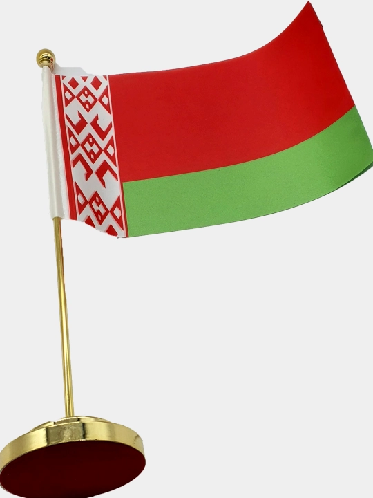 Oltin bayroq ustuni bilan Belarusning ikki tomonlama bayrog'i