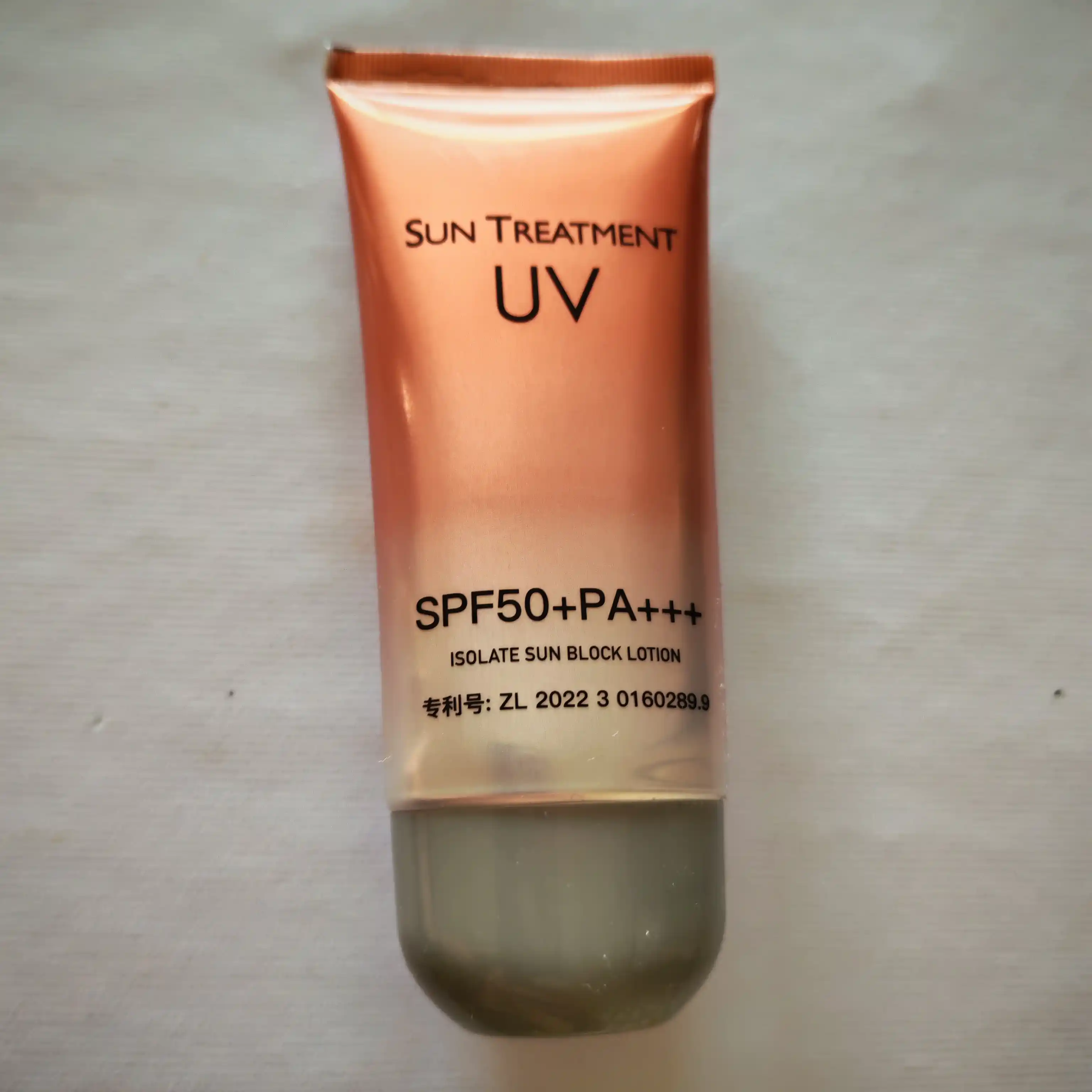 Quyoshdan himoya qiluvchi va namlantiruvchi yuz uchun krem UV SPF50+PA+++