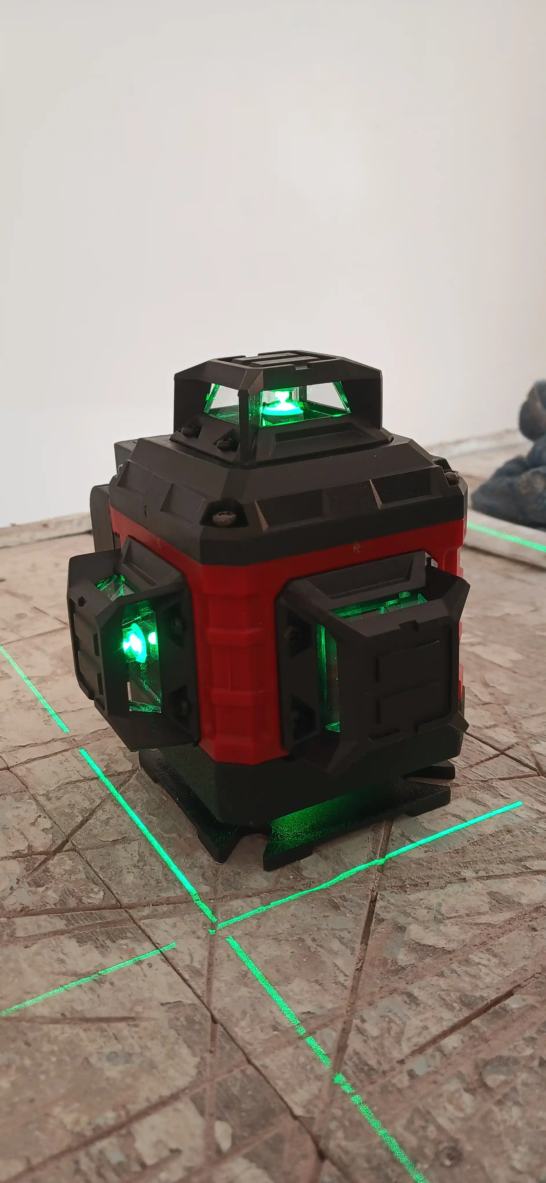 Лазерный уровень 4D D16, со стойкой