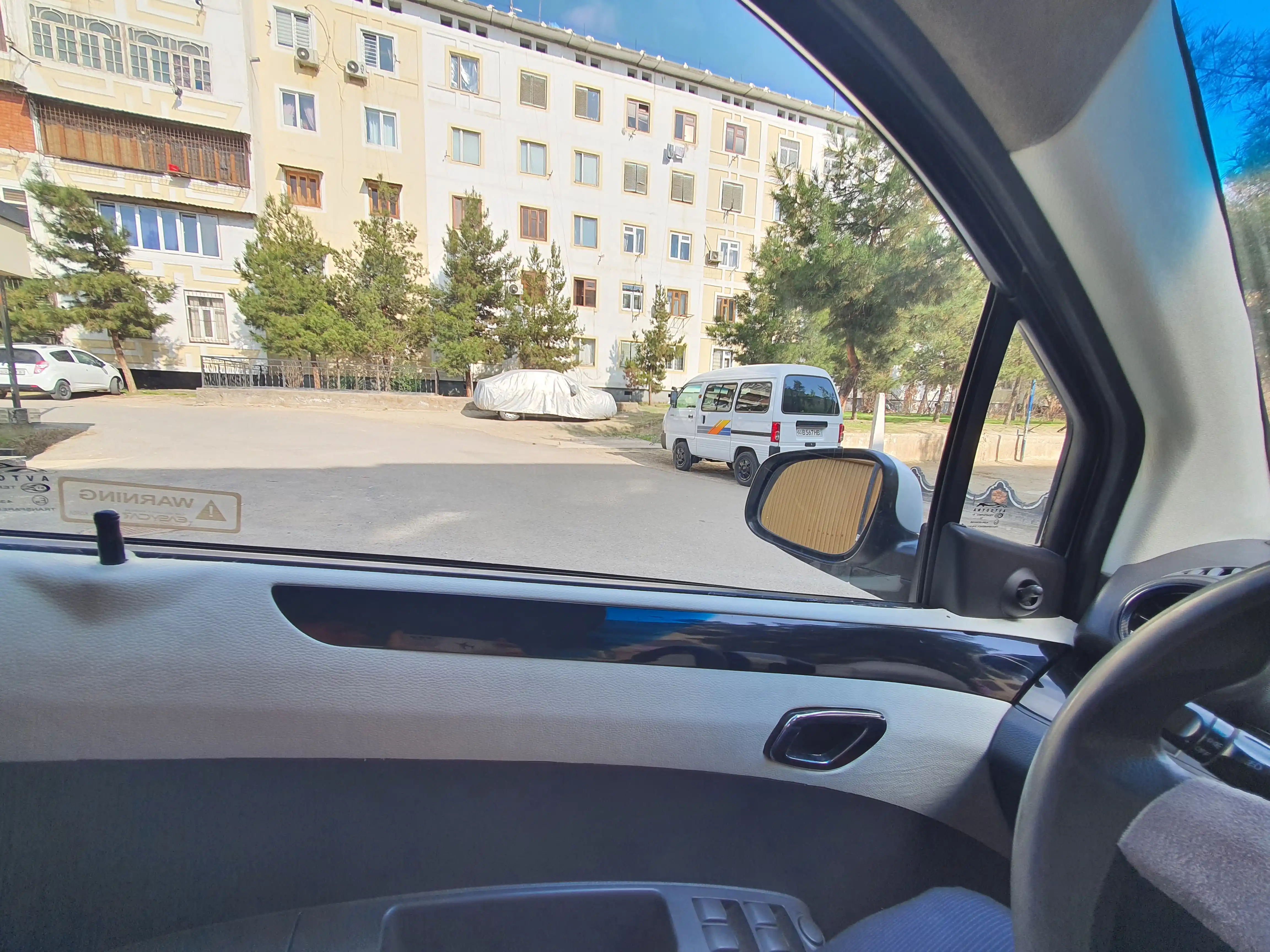 Avtomobil saloni, uy va ofis uchun o‘zi yopishadigan eko charm plyonkasi