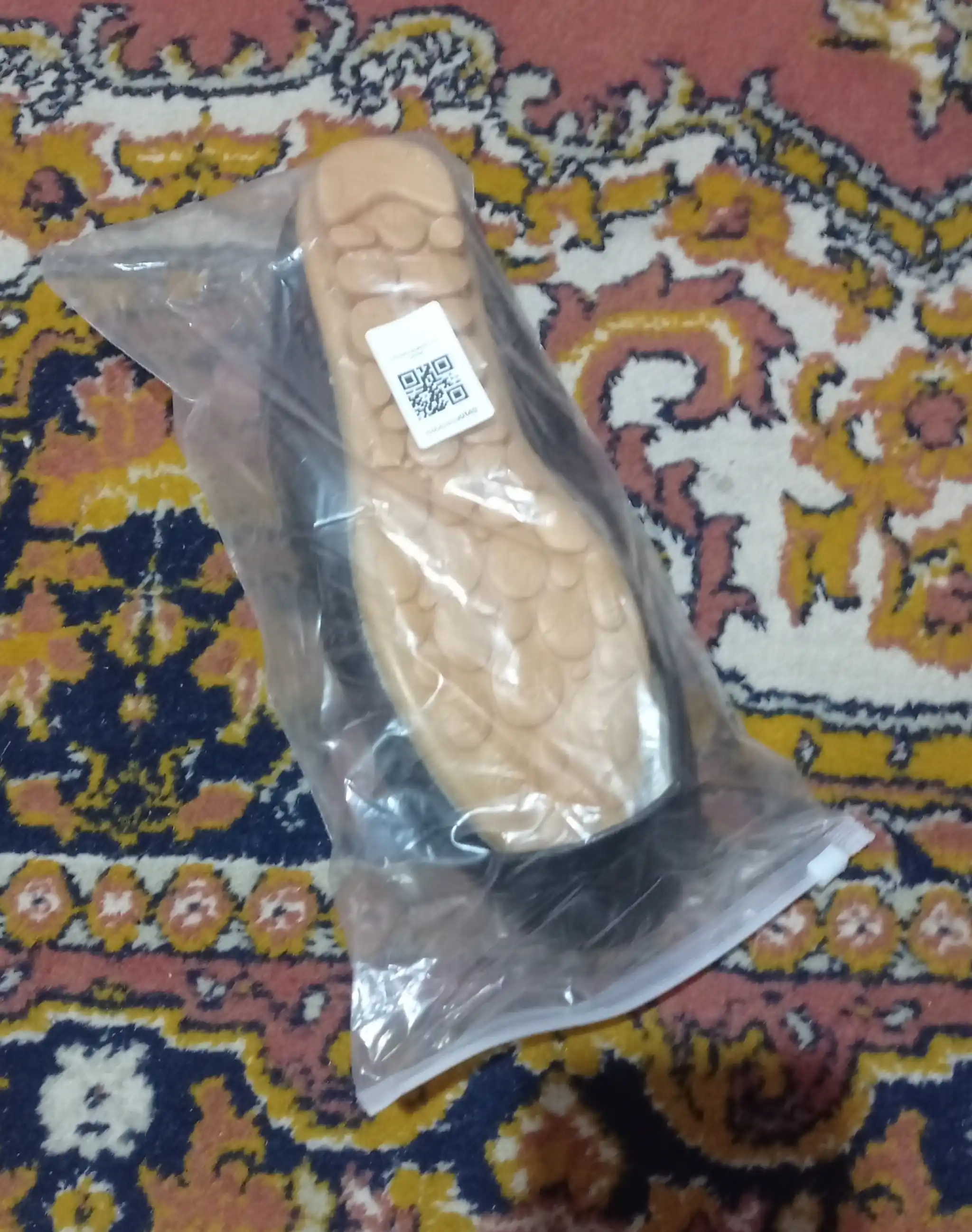 Ayollar mokasinlari, eko-charmdan tikilgan tuflilar