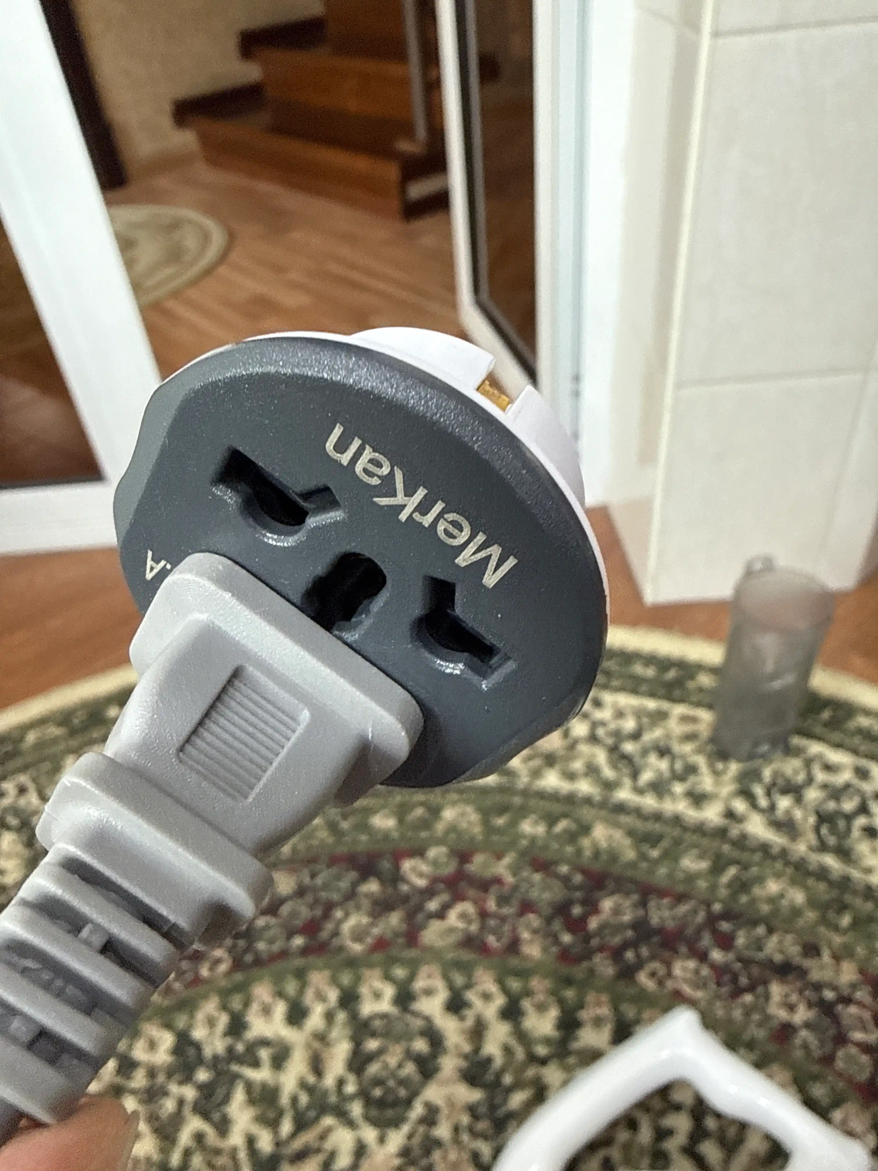 Evro va o'zbek rozetkalari uchun, universal adapter Merkan KT 168, terminator, 16 A