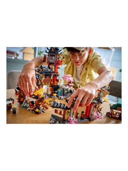 Конструктор LEGO NINJAGO Старый город: 15-летний юбилей 71861