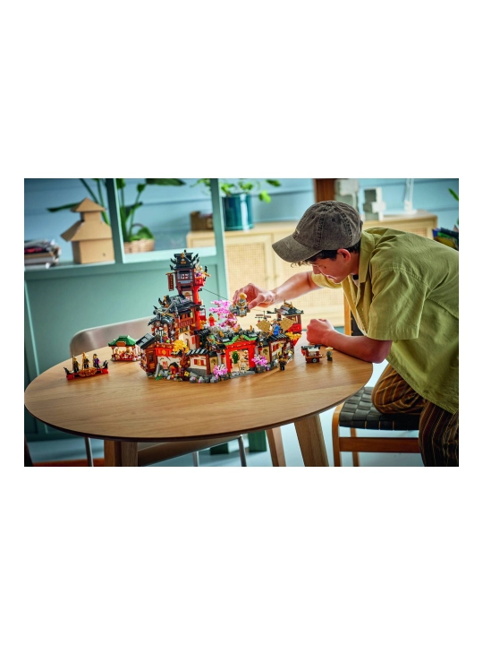 Конструктор LEGO NINJAGO Старый город: 15-летний юбилей 71861