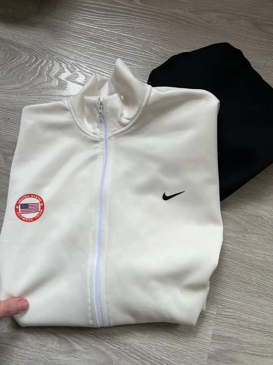 Erkaklar sport kostyumi