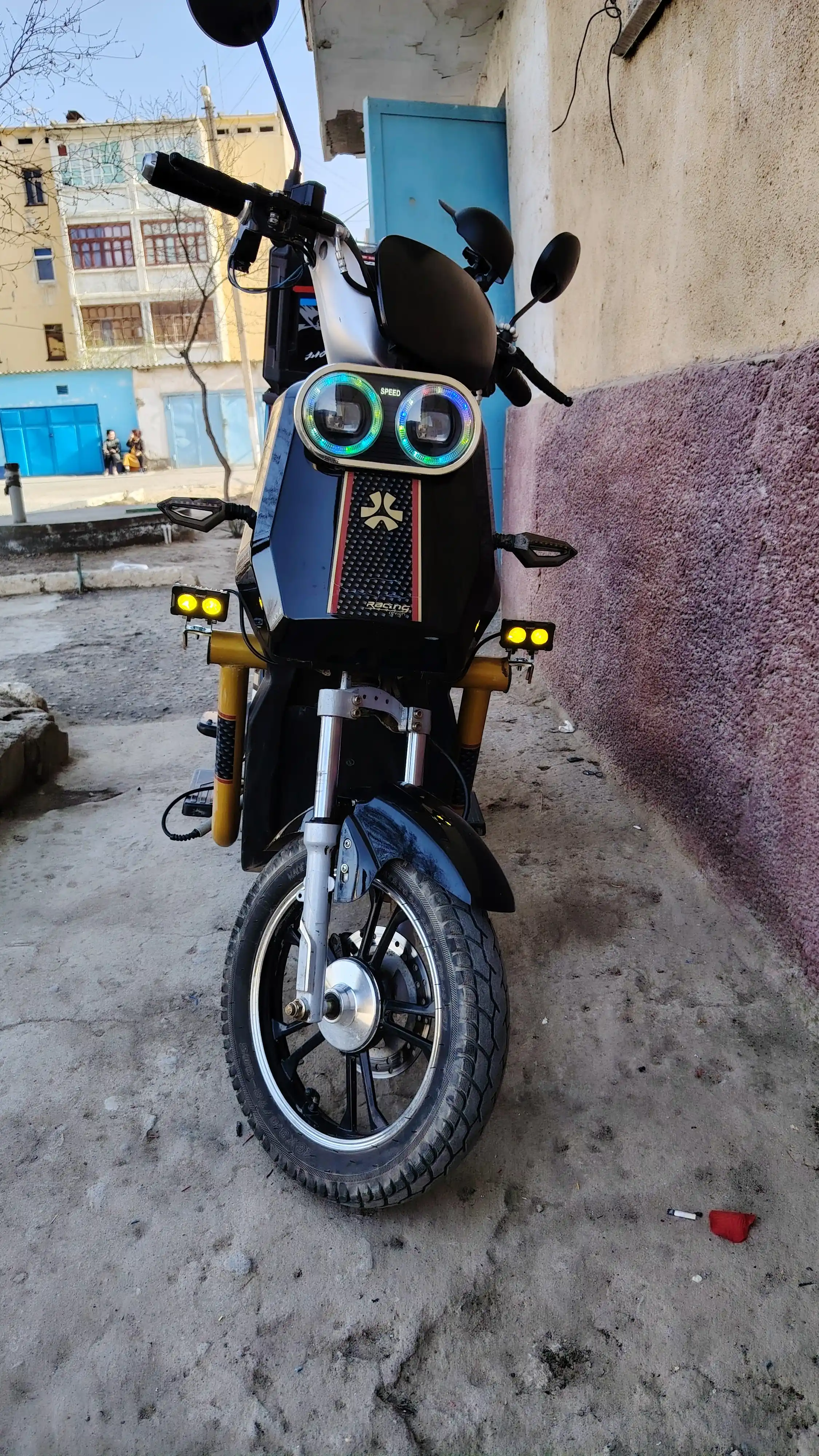 Avtomobilning old va orqa qismlari uchun LED chiroqlar