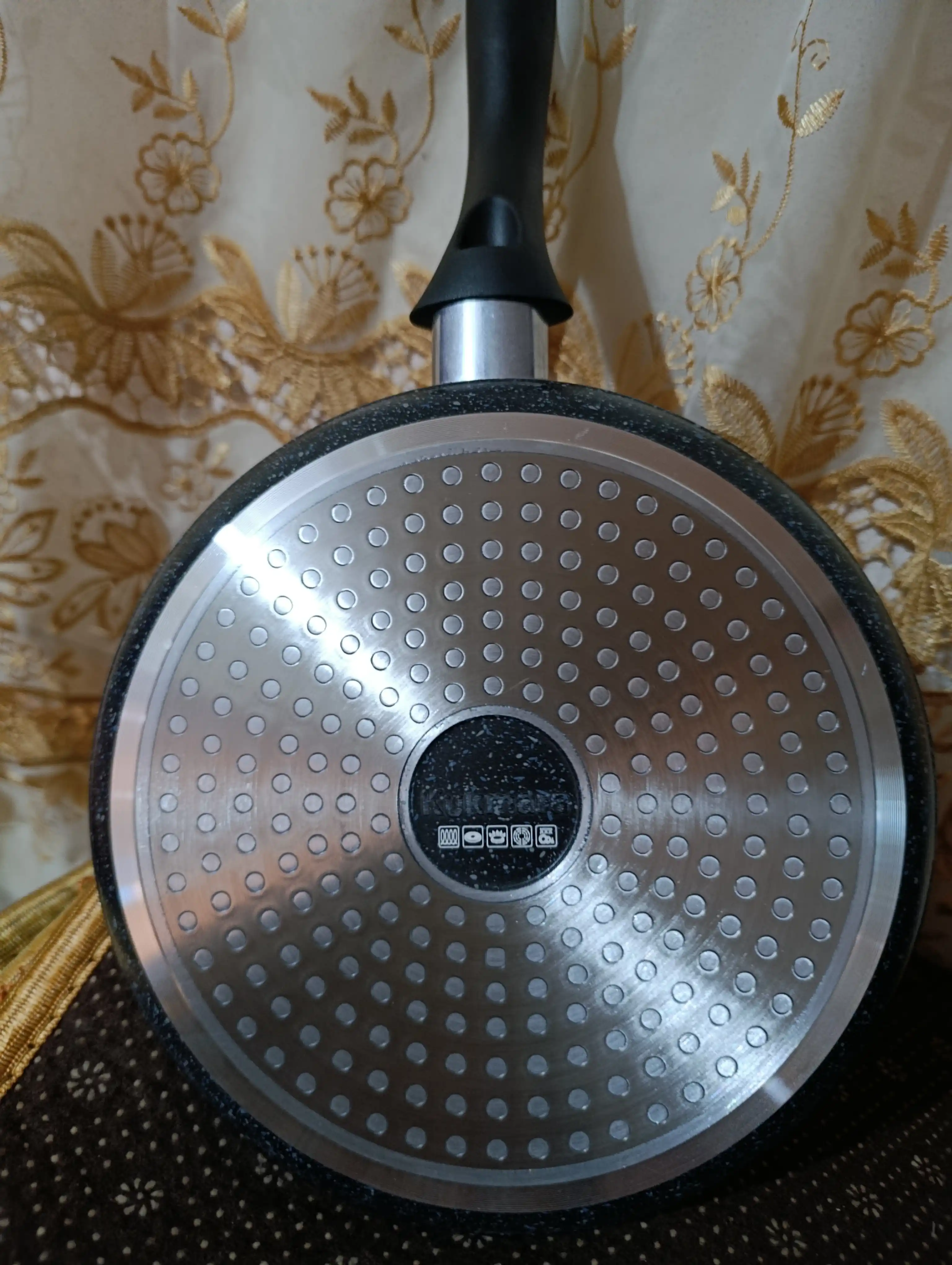 Kukmara Granit Ultra blinchik skovorodkasi, antipiqar qoplama, 22/24 sm, tutqichli