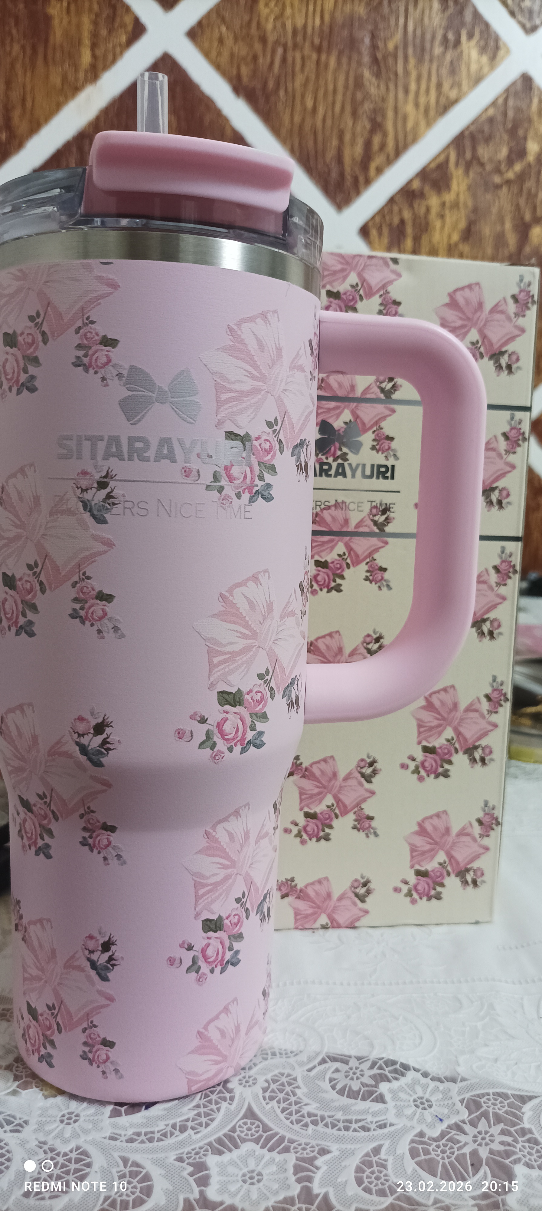 Termokrujka, zanglamaydigan po'latdan yasalgan termos 900ml - somonni o'z ichiga oladi