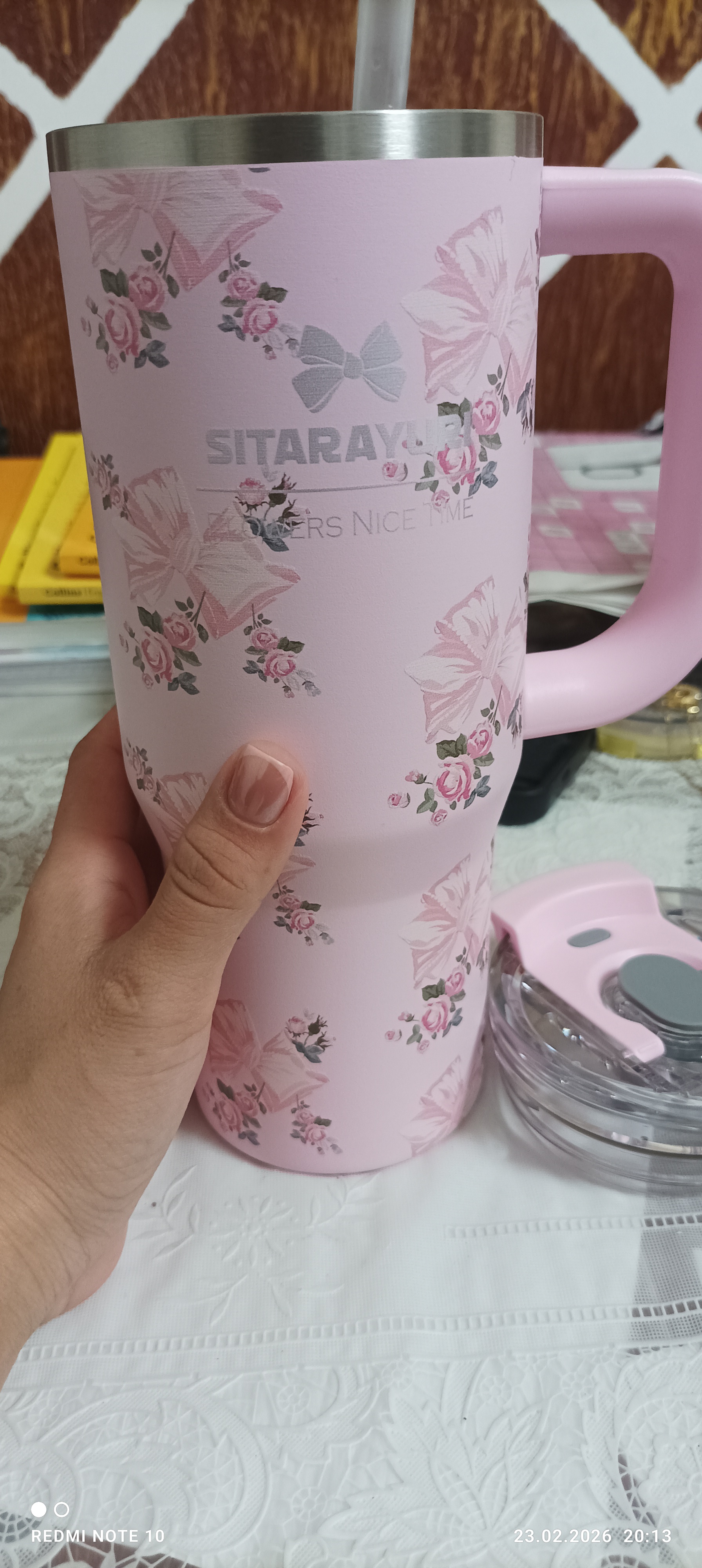 Termokrujka, zanglamaydigan po'latdan yasalgan termos 900ml - somonni o'z ichiga oladi