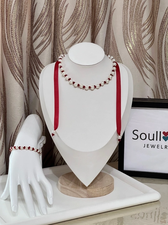 Bo‘yin uchun choker va bilaguzuk to‘plami. Qo‘lda yasalgan oq-qora va oq-qizil dizayn - 