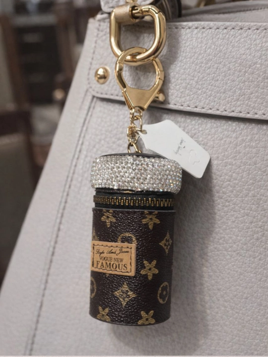 Брелок для женской сумки в стиле Hermes. Современный дизайн. Модный аксессуар  