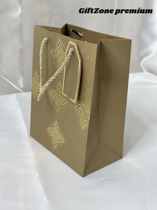 Sovg‘a sumkasi – sovg‘a uchun bezakli paket, turli rang va o‘lcham