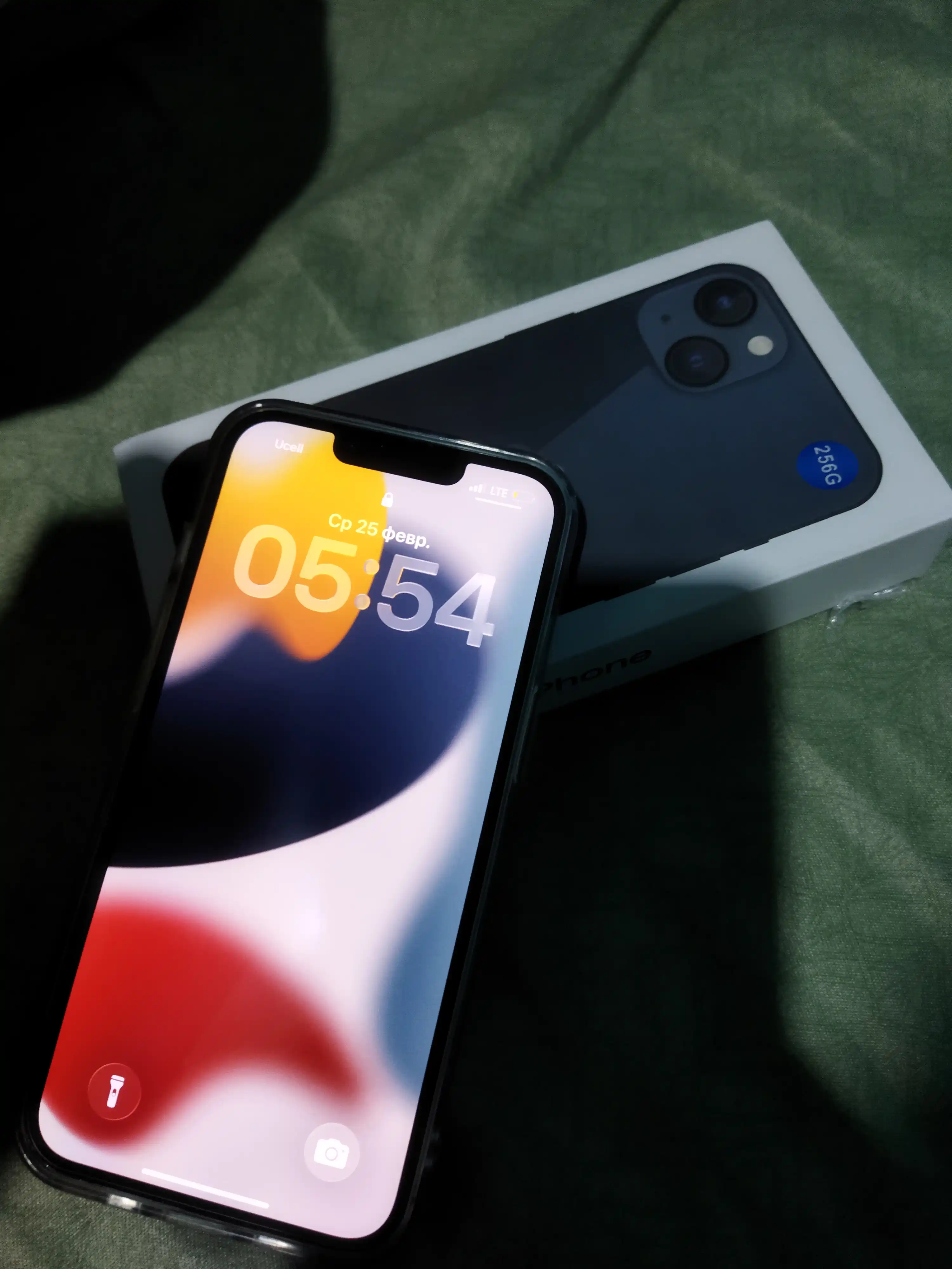 Smartfon Apple iPhone 13, 128/256 GB, SIM+sim, chehol va shisha sovg'a sifatida