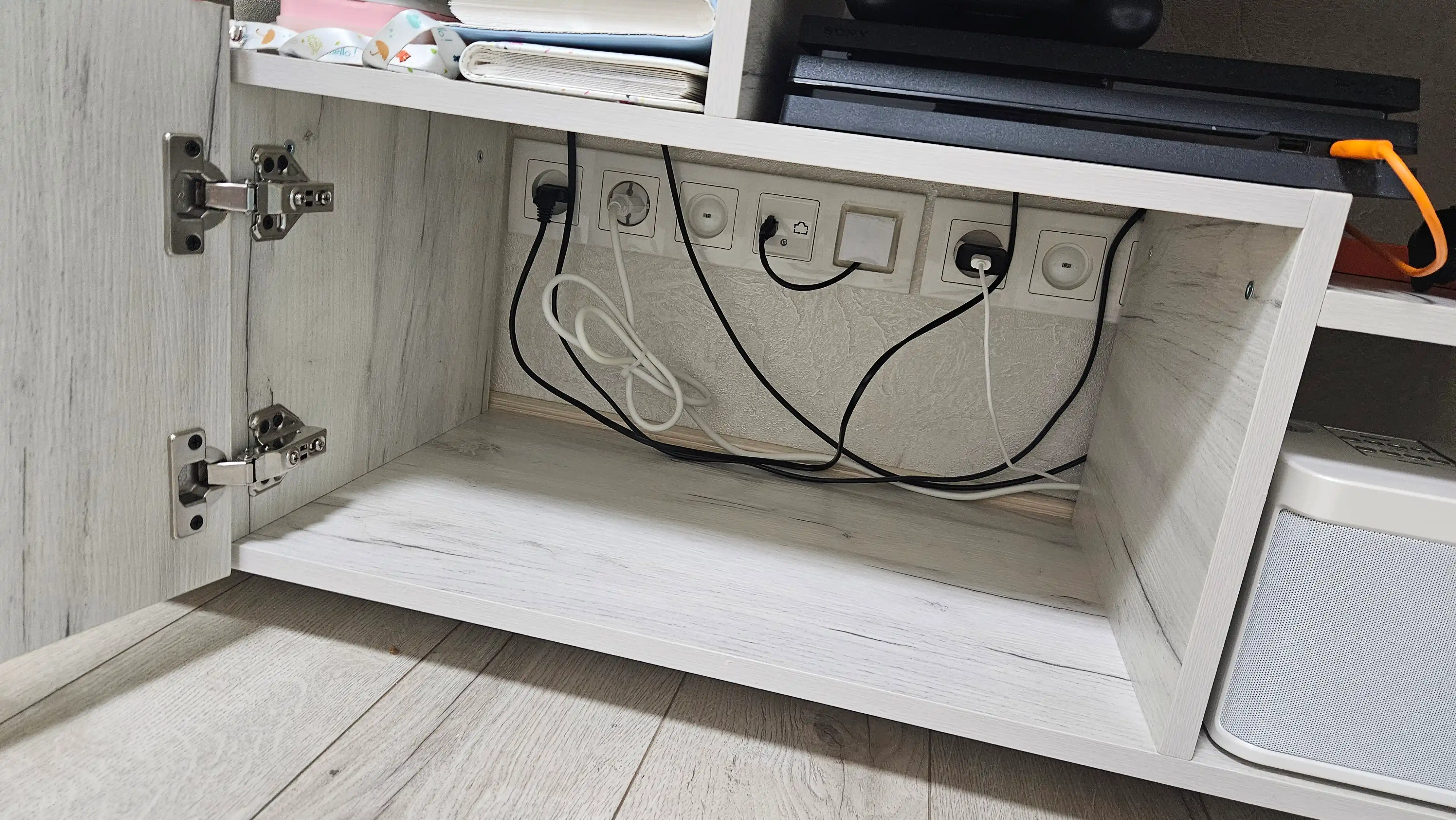 Televizor uchun tumba pоdstavka LEETO, polda turadigan, to'liq yig'ilgan, 110*55*35 см