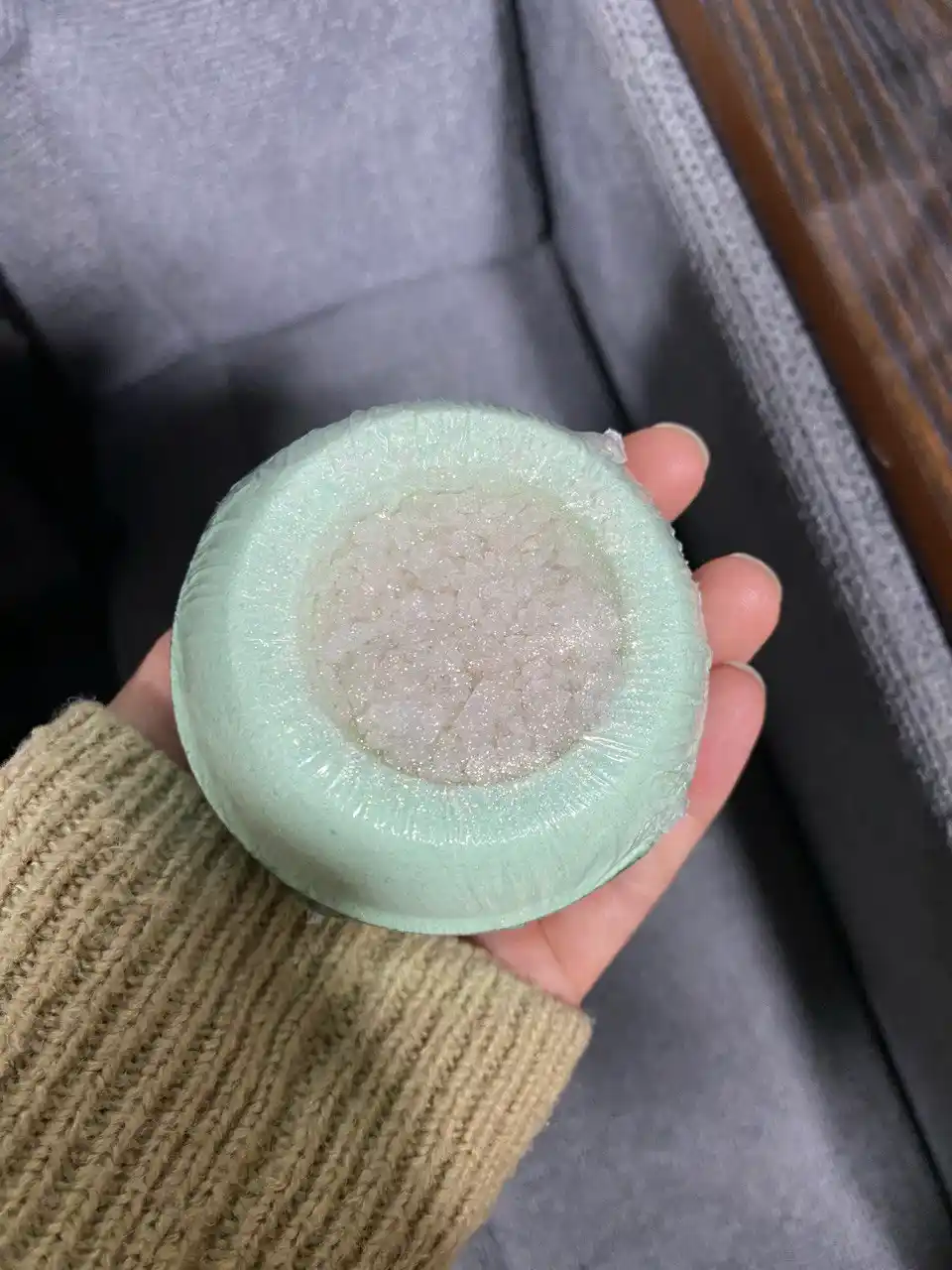 Бомбочка с шиммером и морской солью Crystal Mint, Blue, Pink, 210 гр, Fabrik Cosmetology