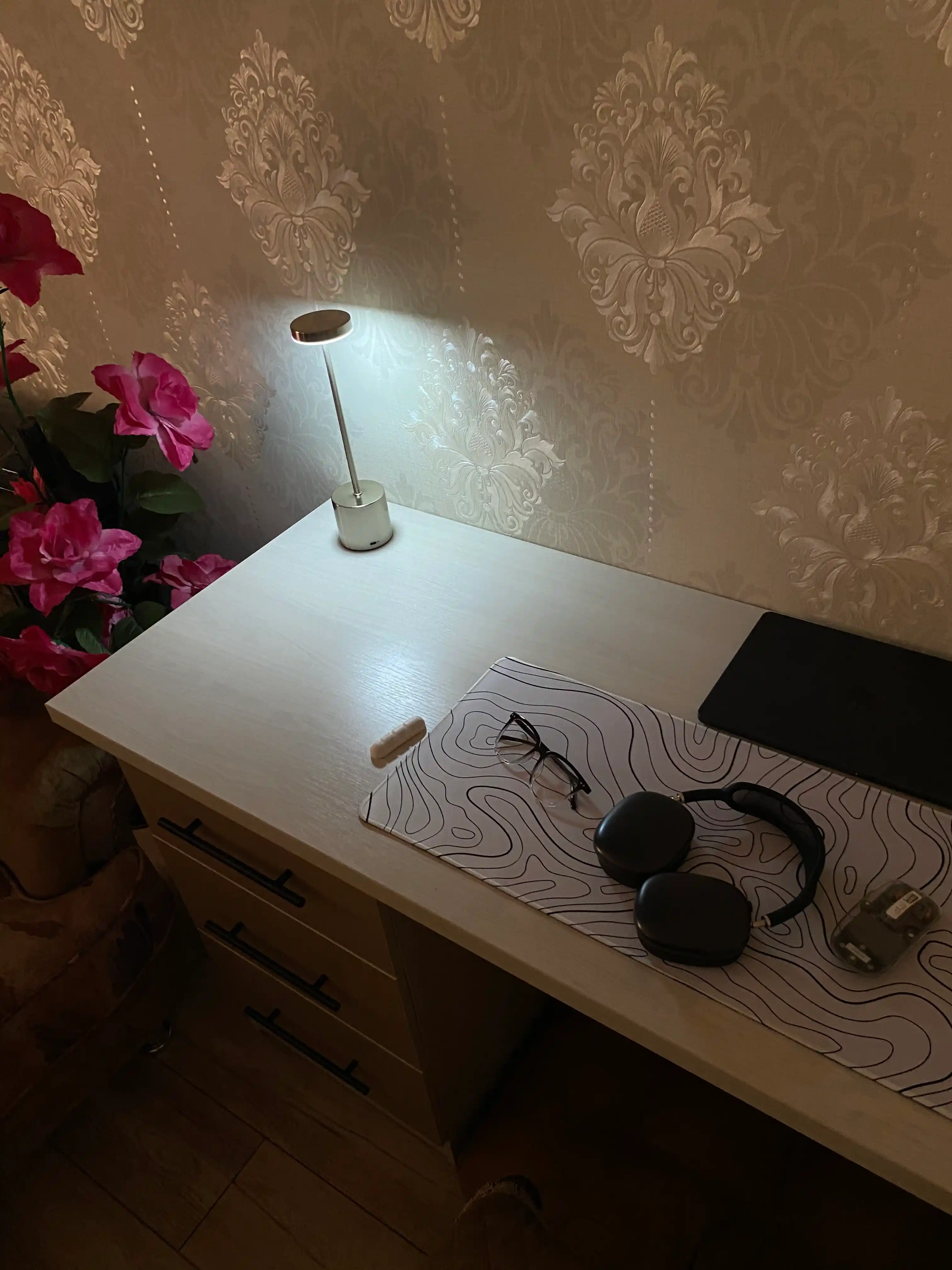 O‘qish uchun stolga o‘rnatiladigan svetodiod lampa