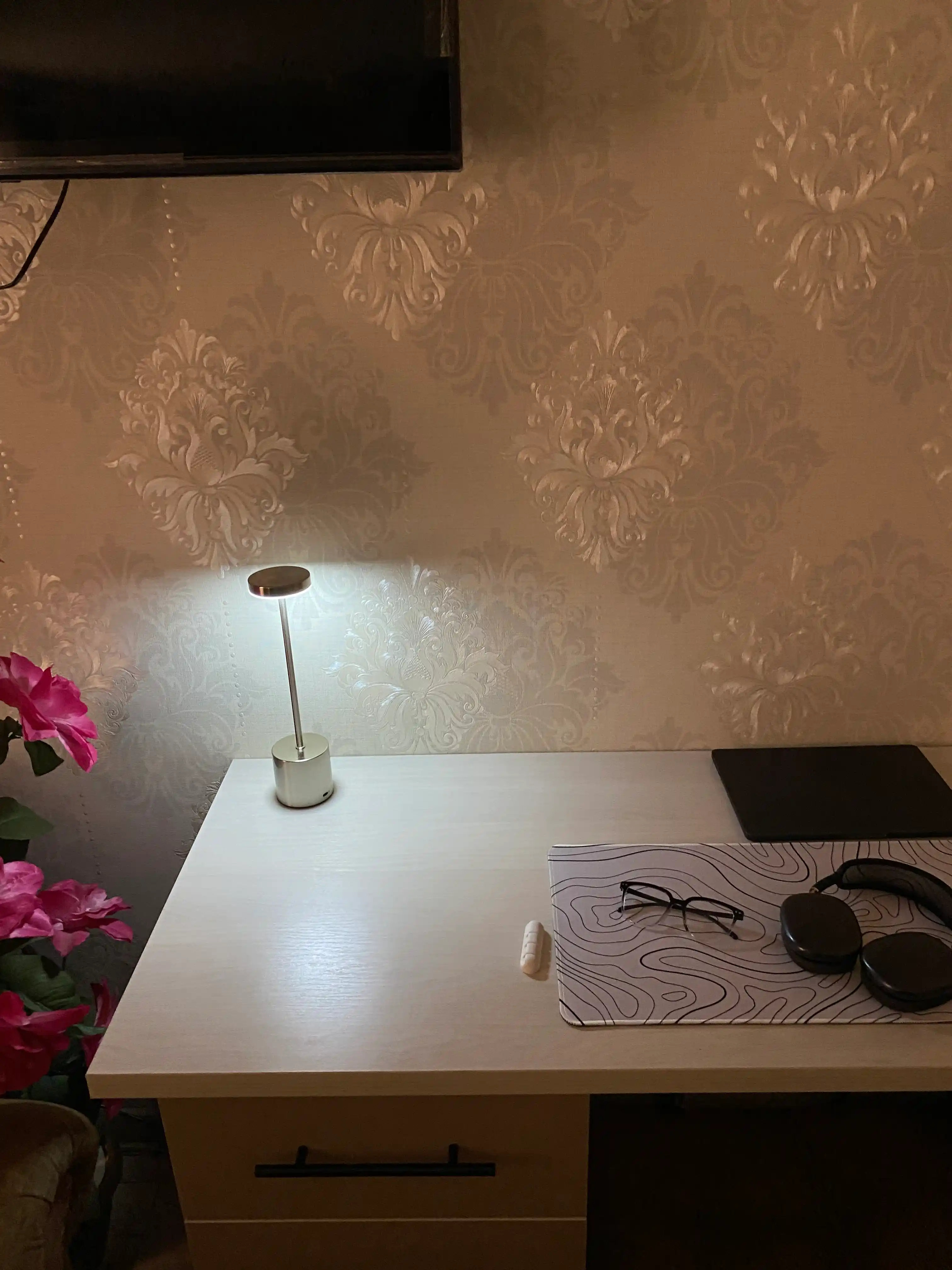 O‘qish uchun stolga o‘rnatiladigan svetodiod lampa