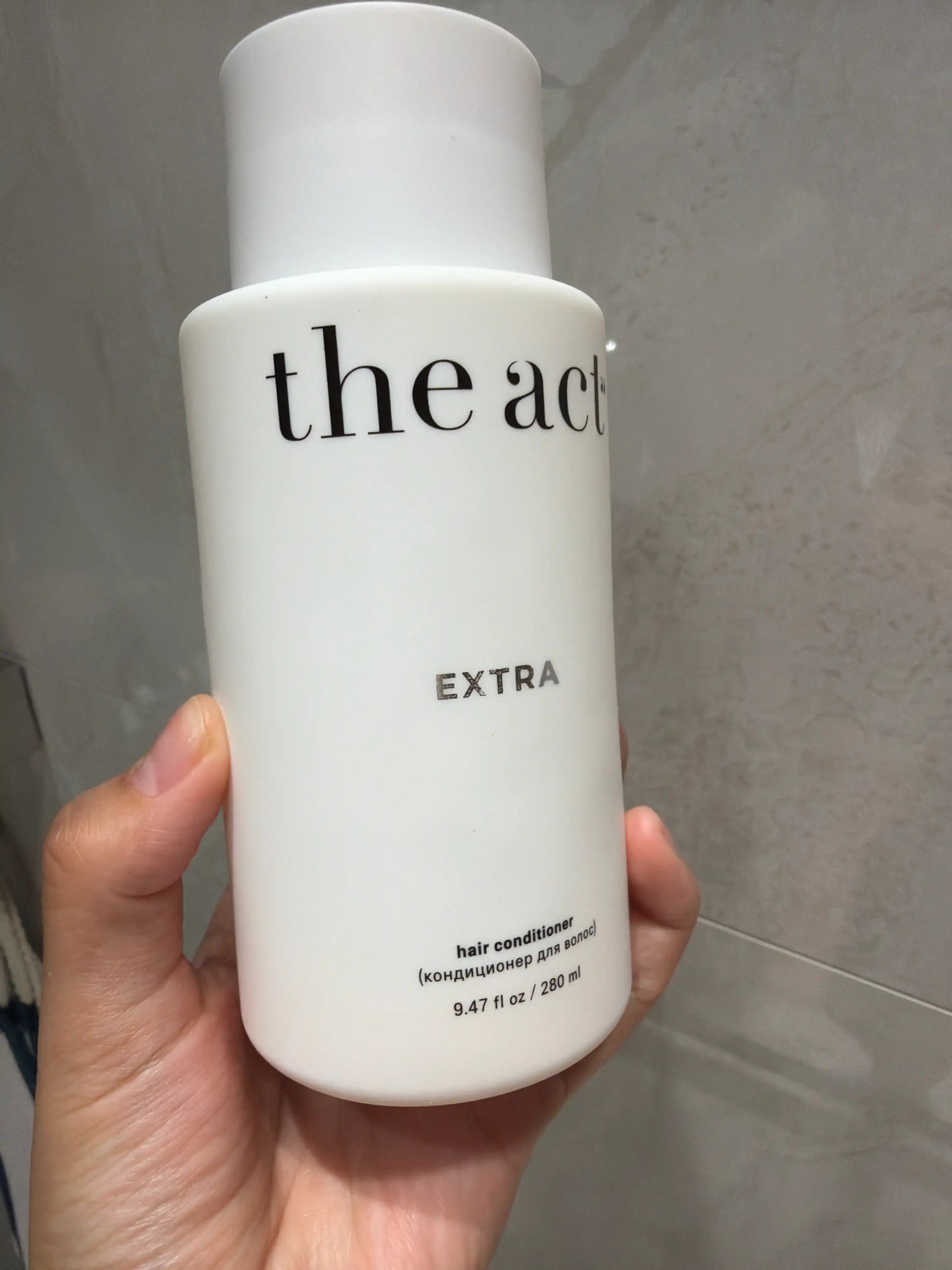 The Act ayollar uchun namlantiruvchi va tiklovchi soch konditsioneri EXTRA, 280 ml