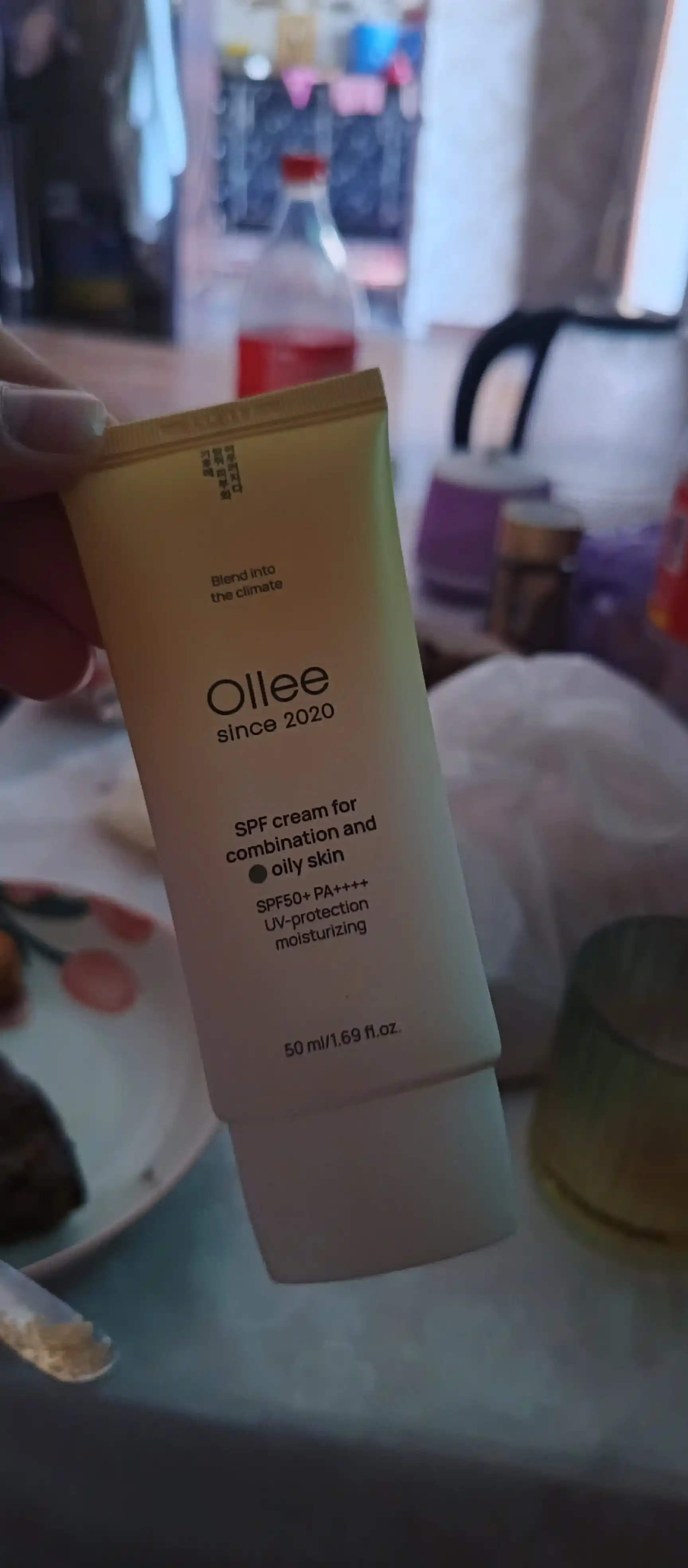 Солнцезащитный крем OLLEE для лица SPF50+ для жирной и комбинированной кожи, 50 мл