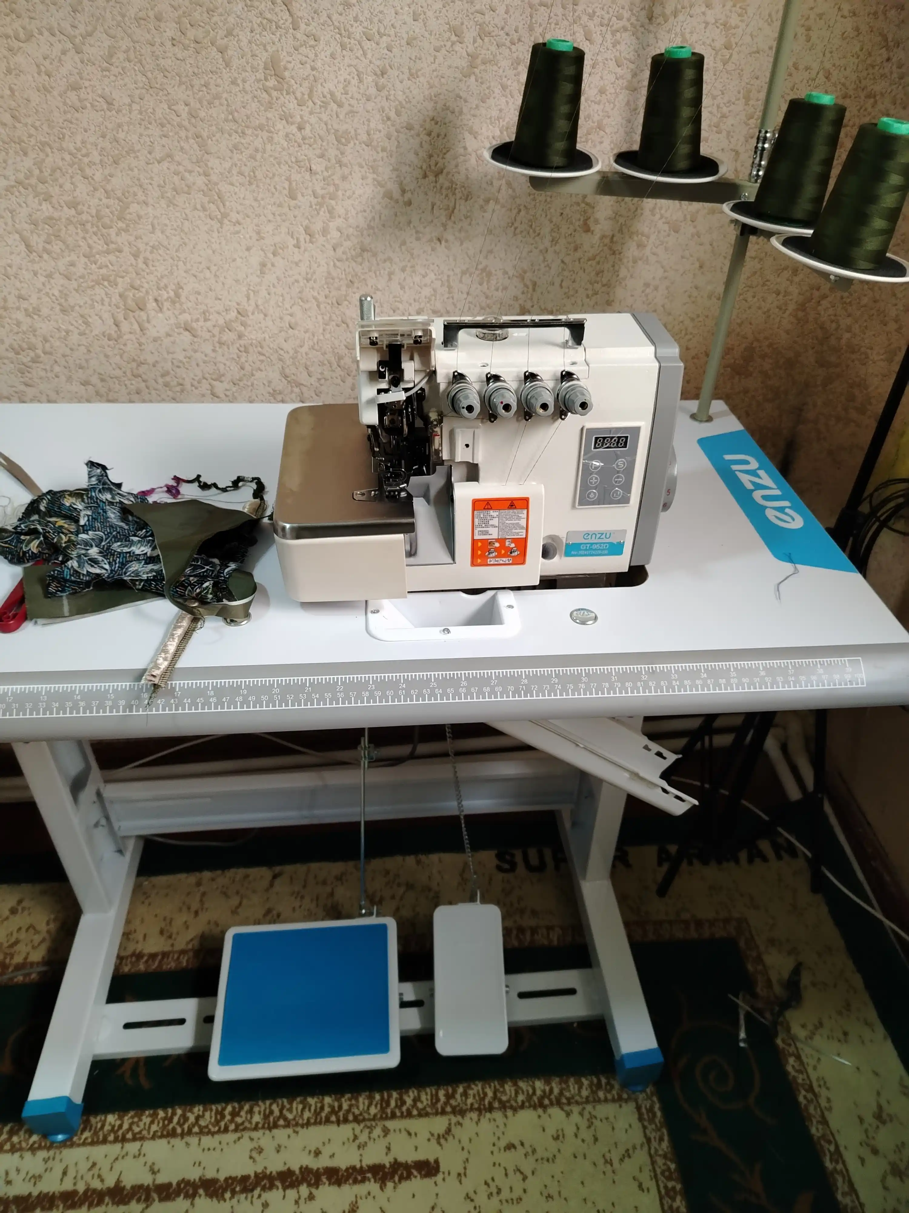 Tikuv mashinasi ENZU D-952, overlock, avtomatik moylash, ko‘p qatlamli matolar uchun
