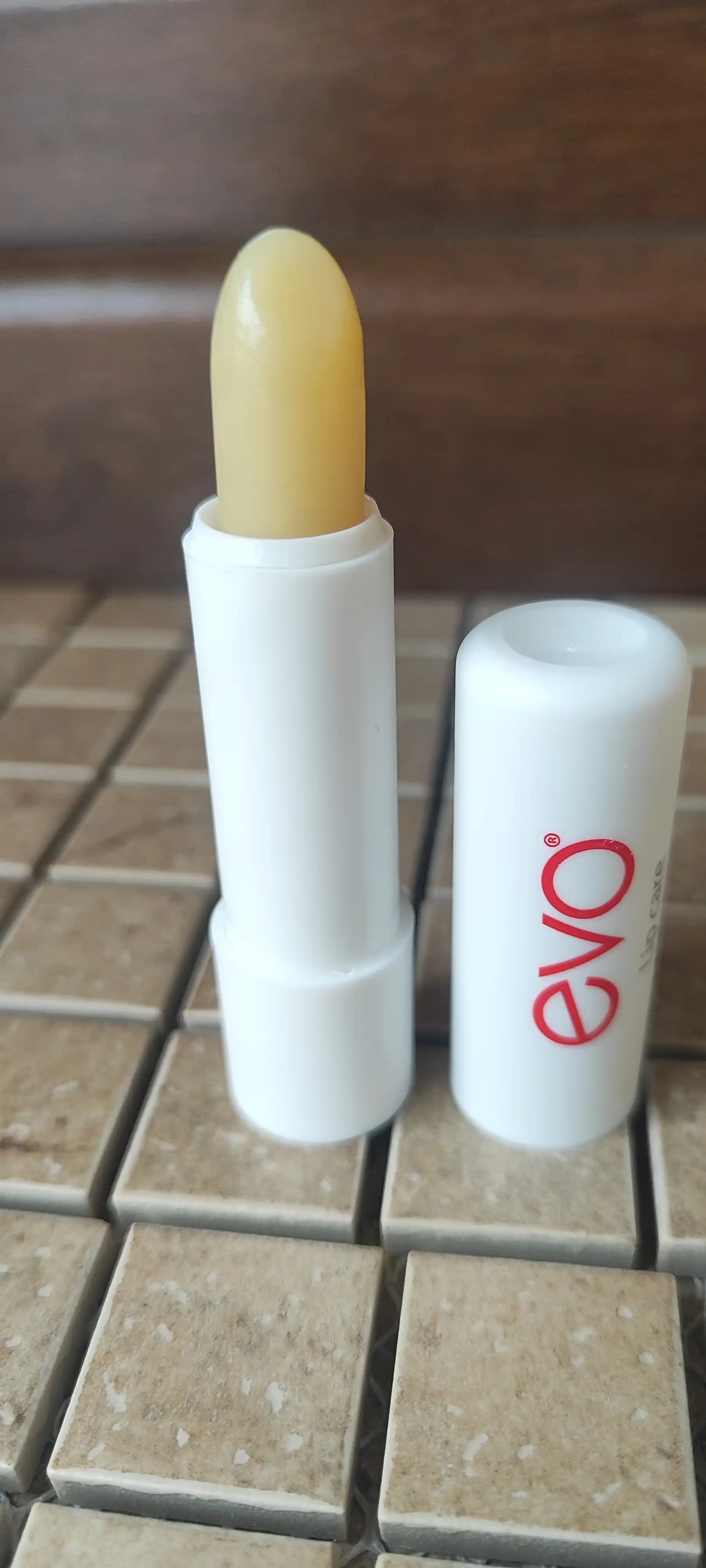 EVO® SOS lab balzami, quruq va shamollatilgan lab terisi uchun gigiyenik lab bo‘yog‘i