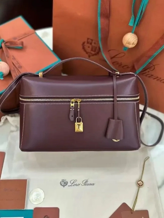 Ayollar uchun sumka Loro piano uslubida, cross-body